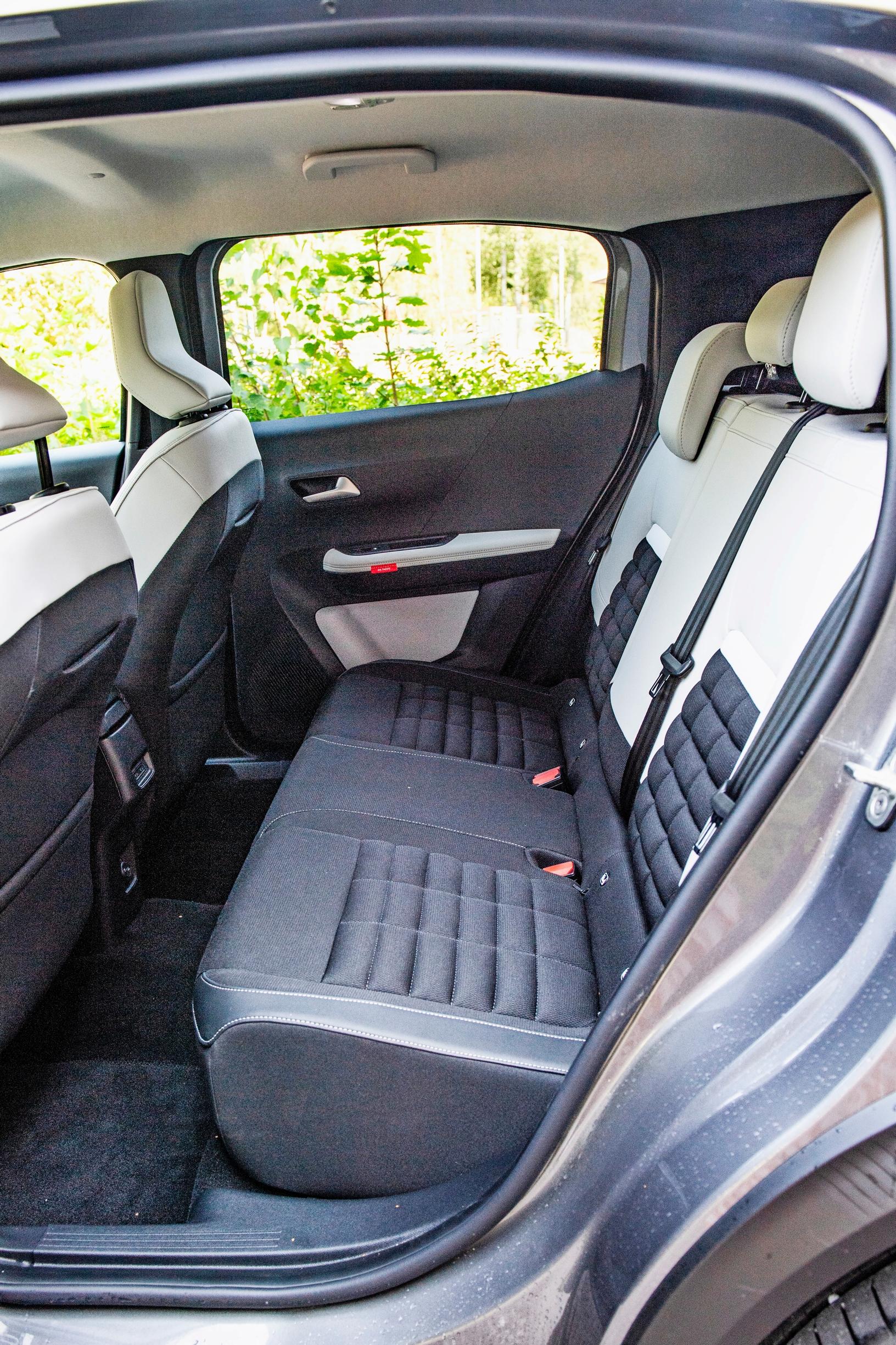 Citroën C3 Aircrossin takana on yllättävän hyvin tilaa joka suuntaan.