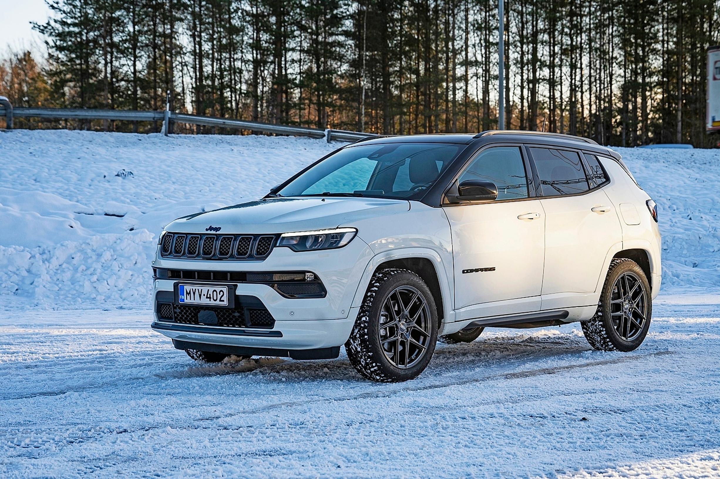 Jeep Compass vm. 2022 – Siisti ja vähän ajettu Jeepinpentu 30 tonnilla – ihan jees