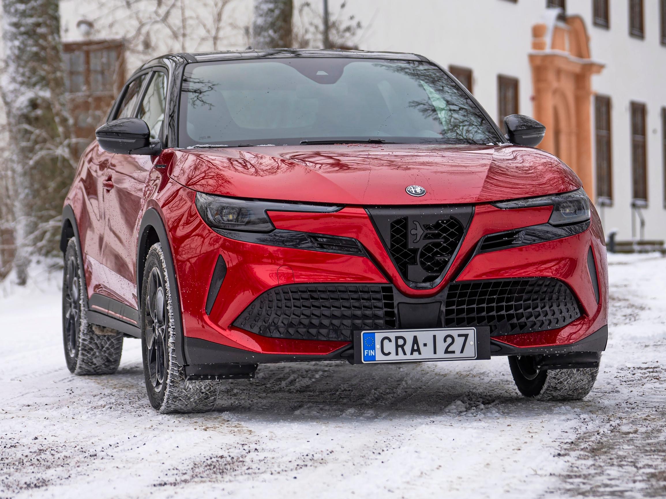 Alfa Romeo Junior – Pieni, piukea ja sähäkkä sähköauto ampiaisen asenteella – Lisäksi se osaa ujeltaa