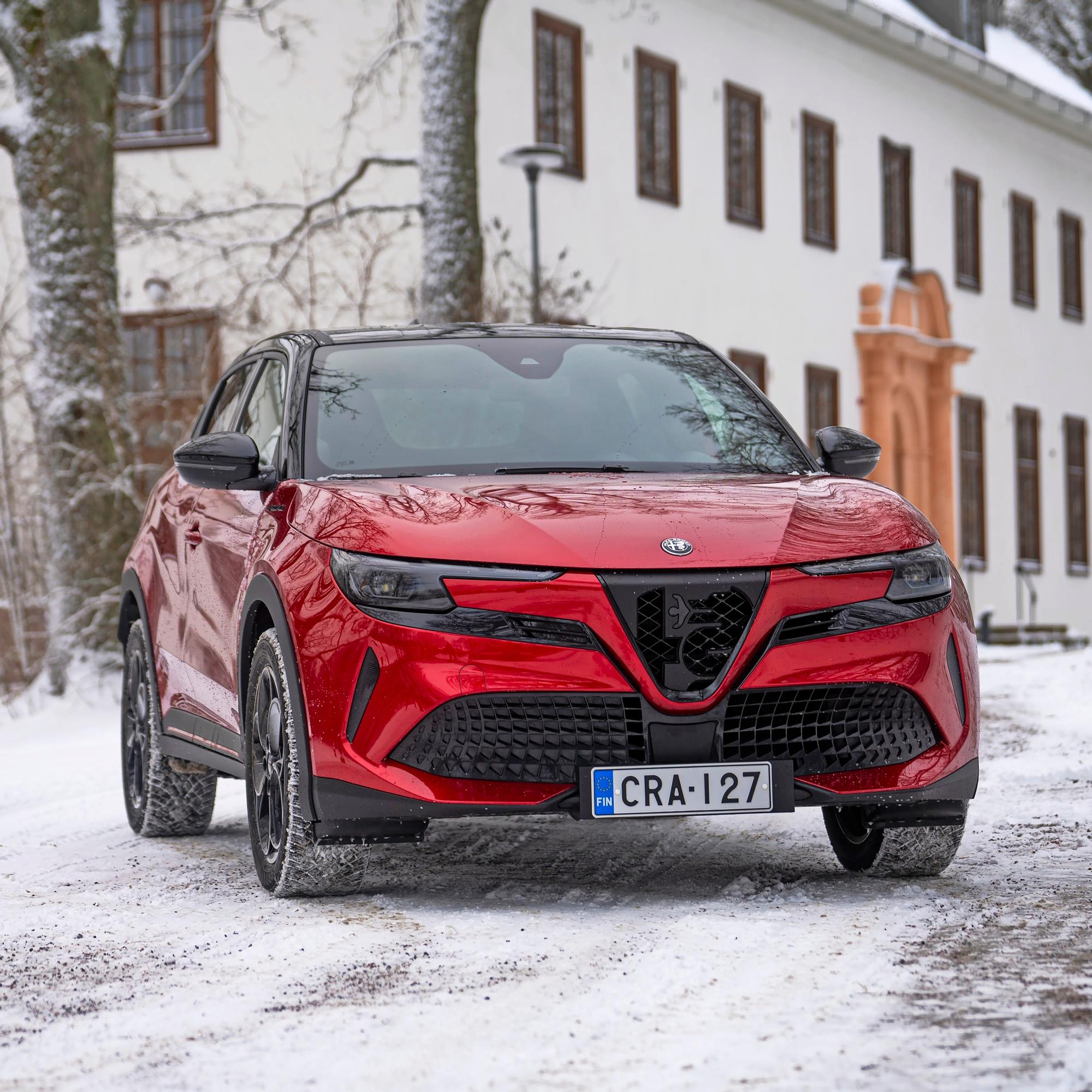 Alfa Romeo Junior – Pieni, piukea ja sähäkkä sähköauto ampiaisen asenteella – Lisäksi se osaa ujeltaa