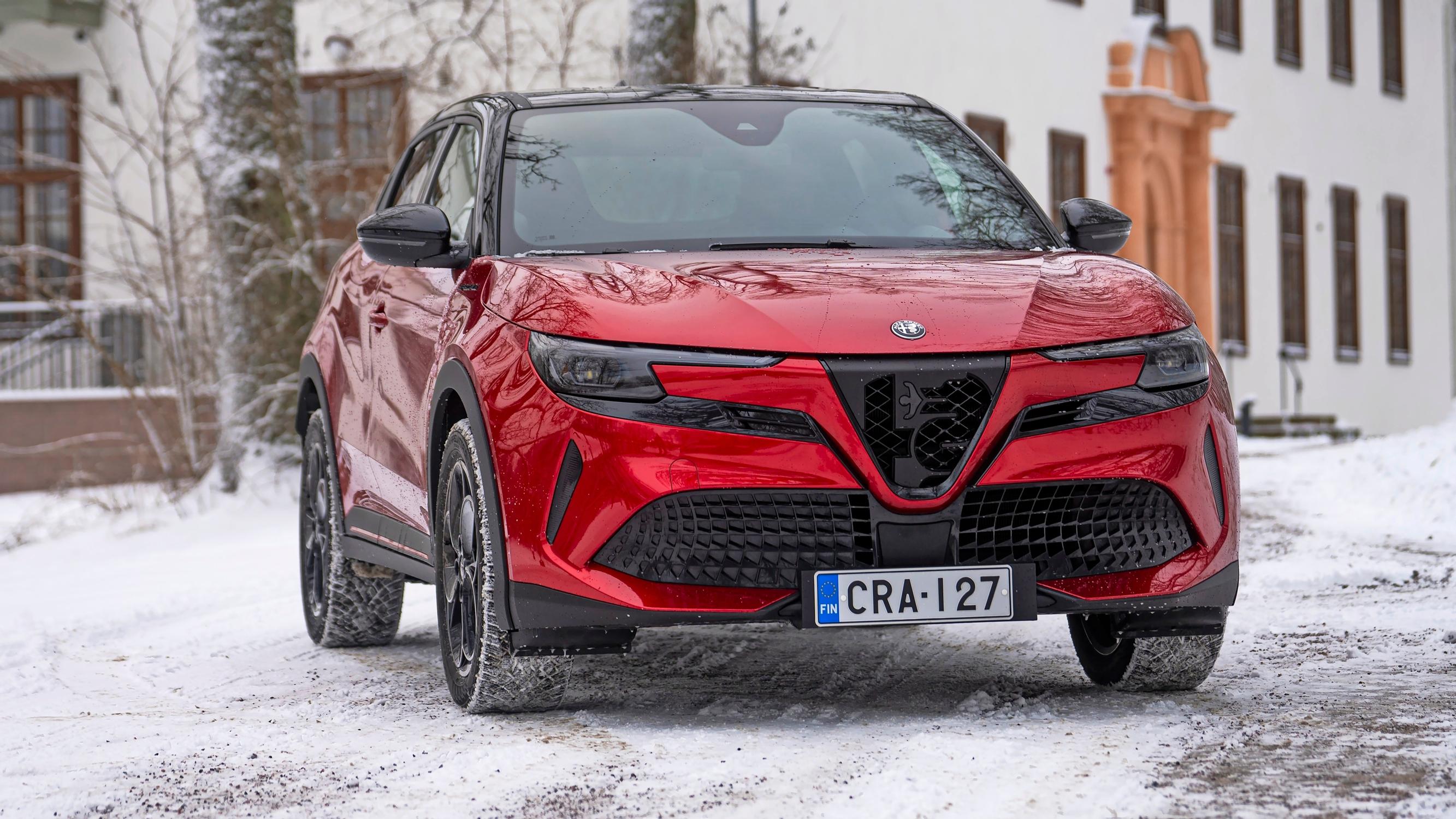 Alfa Romeo Junior – Pieni, piukea ja sähäkkä sähköauto ampiaisen asenteella – Lisäksi se osaa ujeltaa