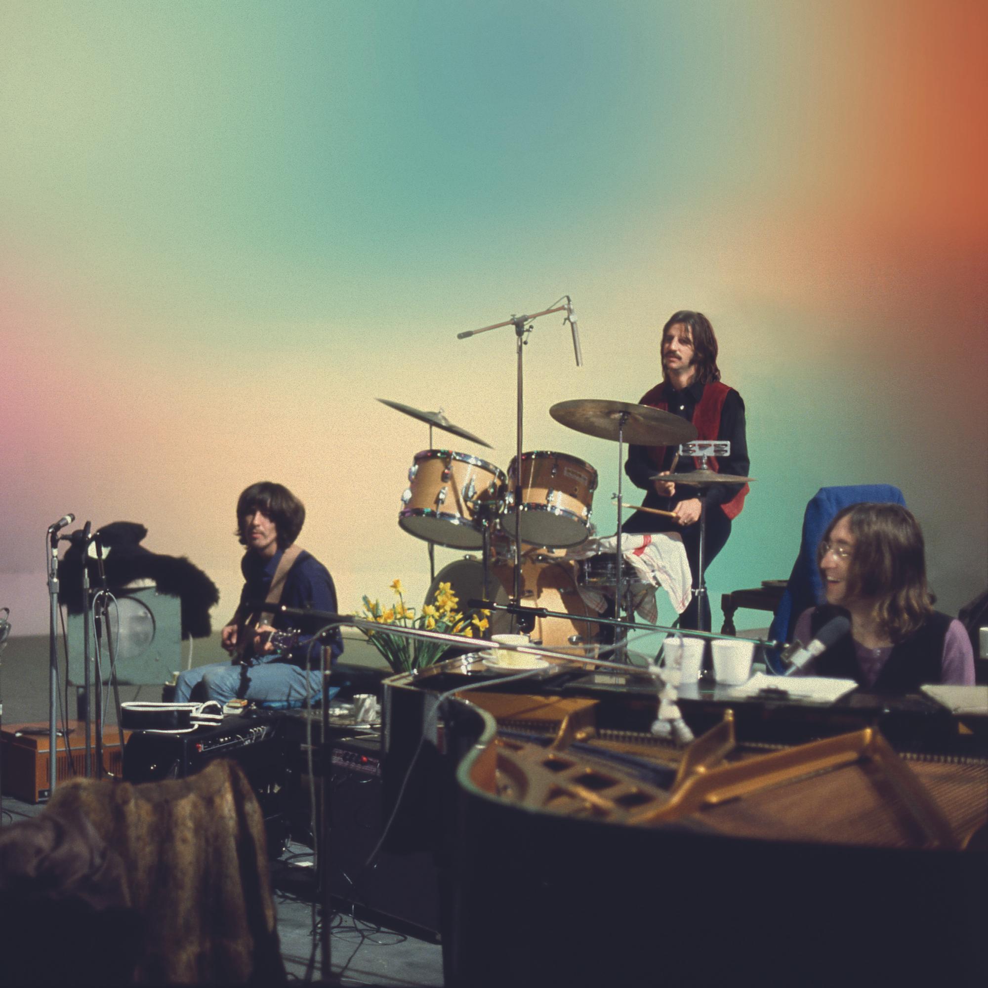 Kahdeksan tuntia The Beatlesin matkassa – Peter Jackson kasasi Get Back -dokumentin 52 vuotta vanhasta aineistosta – mukana viimeinen konsertti