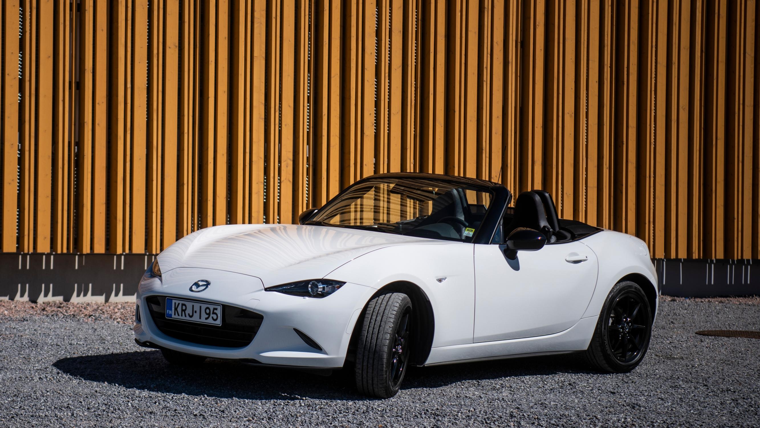 Mazda MX-5 – Kova hinta kesäautosta, mutta jos rahaa riittää...