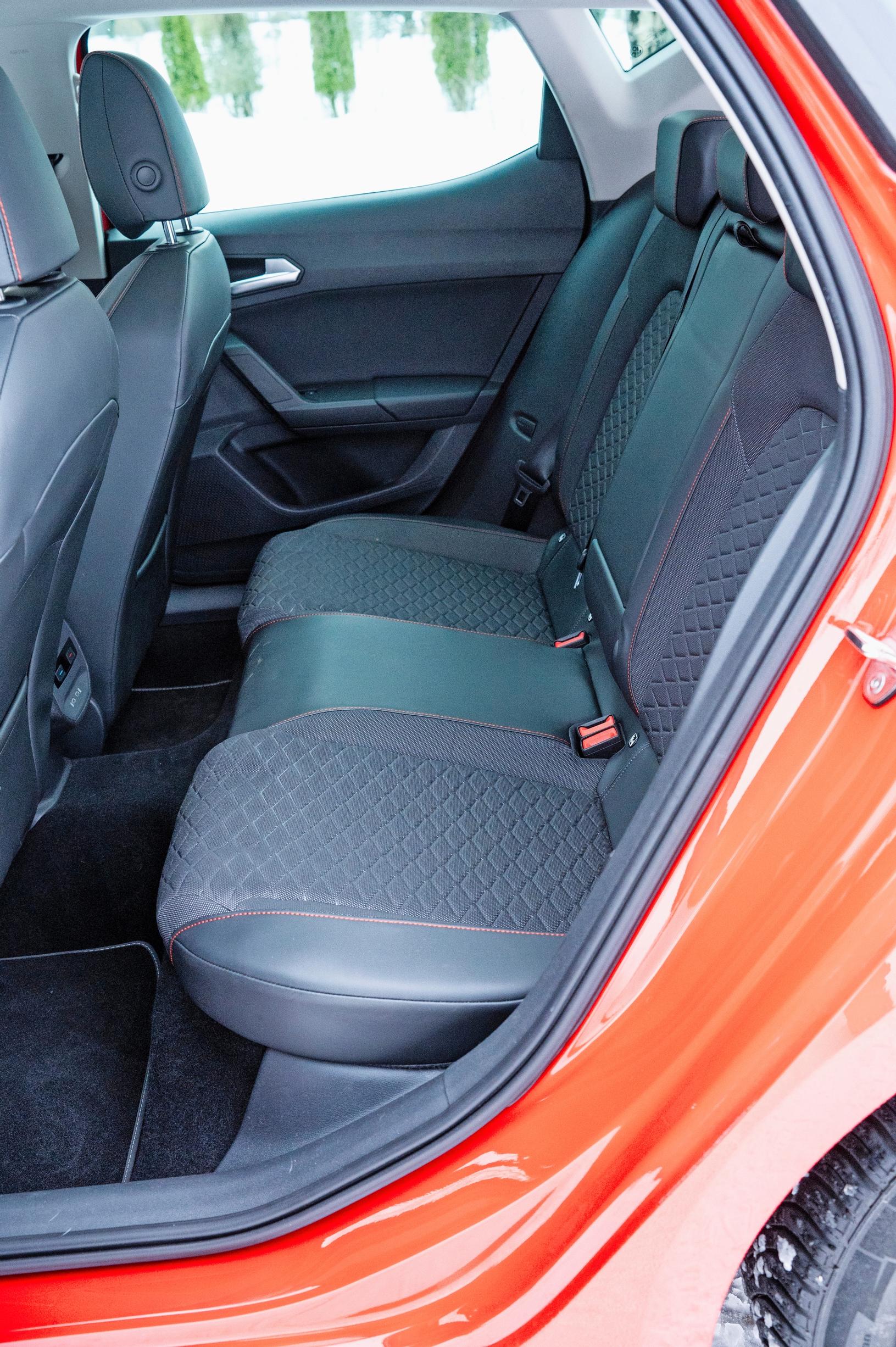 Seat Leonin takapenkki on auton pituuteen nähden hämmästyttävän tilava.