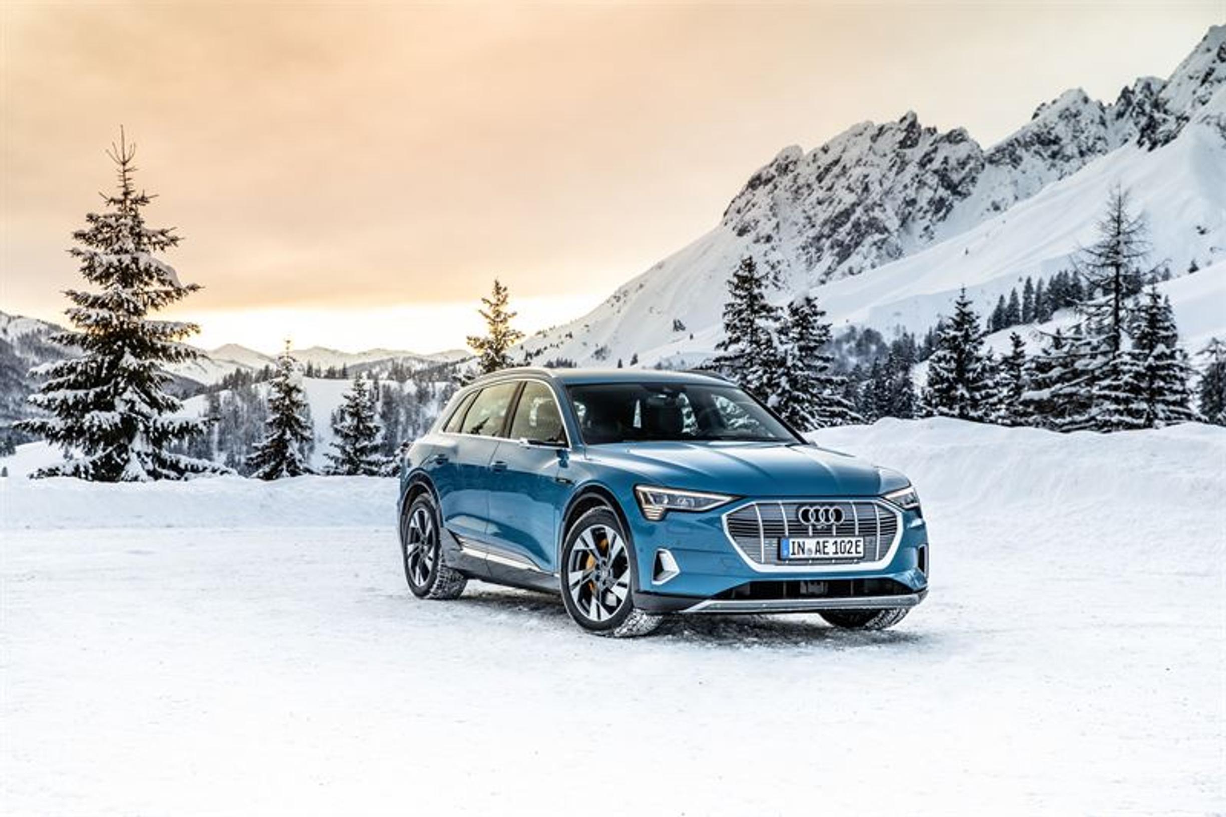 Audi e-tron 55 quattro saa lisää toimintamatkaa: mallivuoden 2019/2020 autoihin ohjelmistopäivitys
