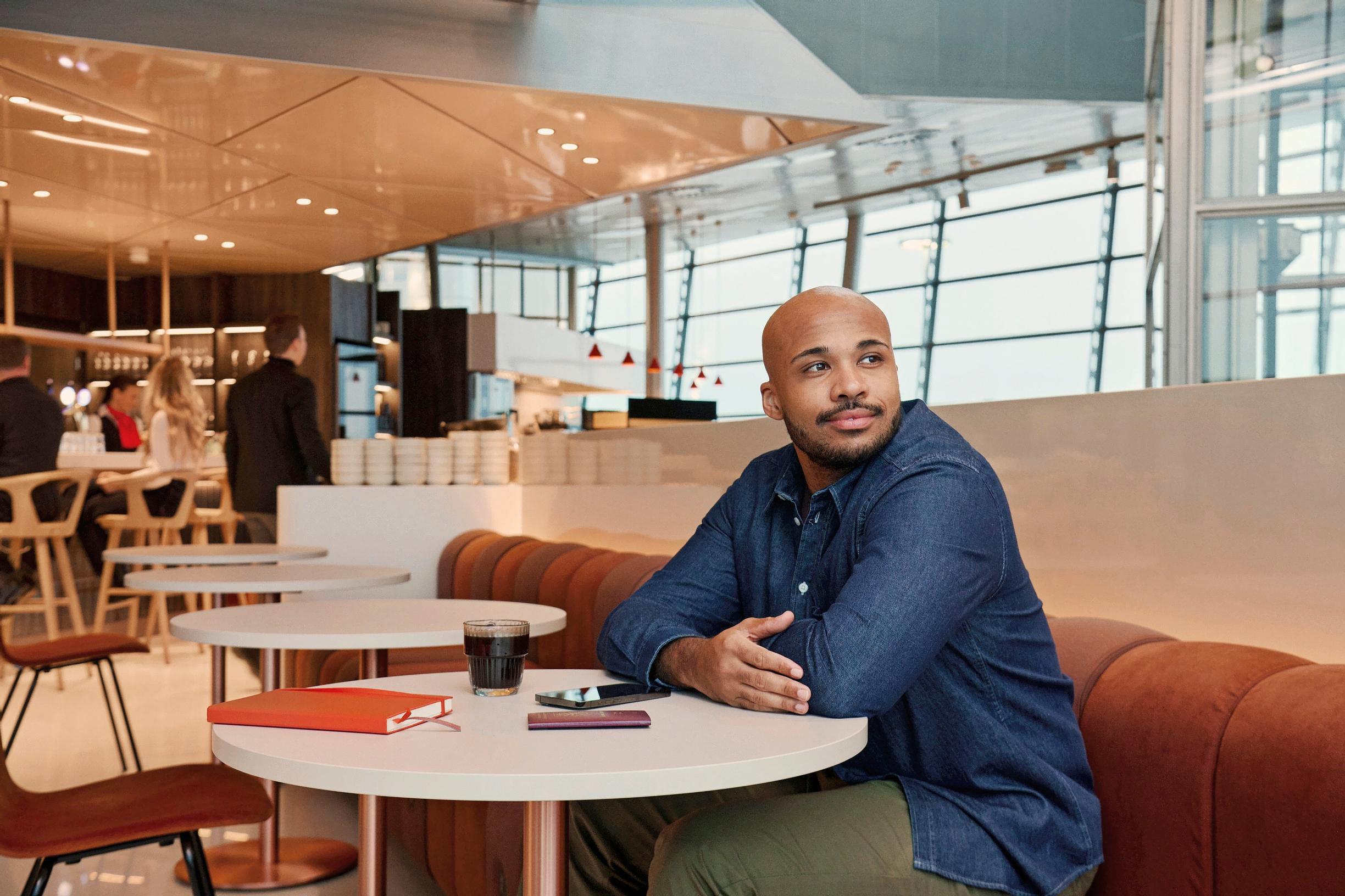 Helsinki-Vantaan lentokentän mukavimpia loungeja on OP Lounge, erityisesti ruokiensa ansiosta.