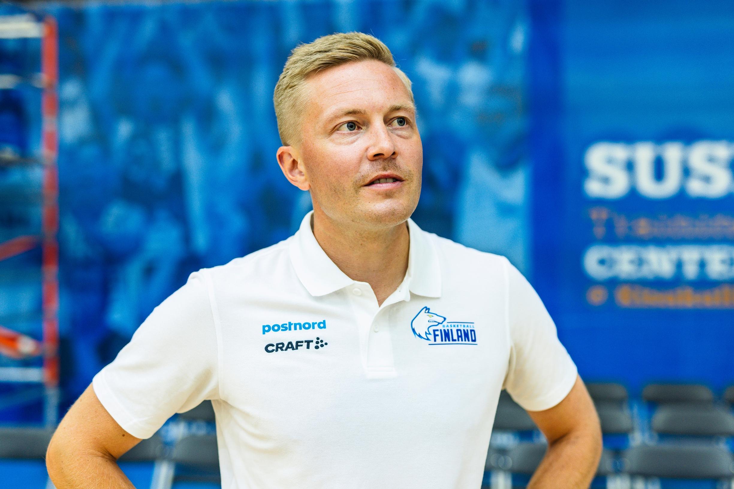 Susijengin päävalmentaja Lassi Tuovi on päässyt seuraamaan Lauri Markkasen NBA-arkea myös Utah Jazzin vieraana.