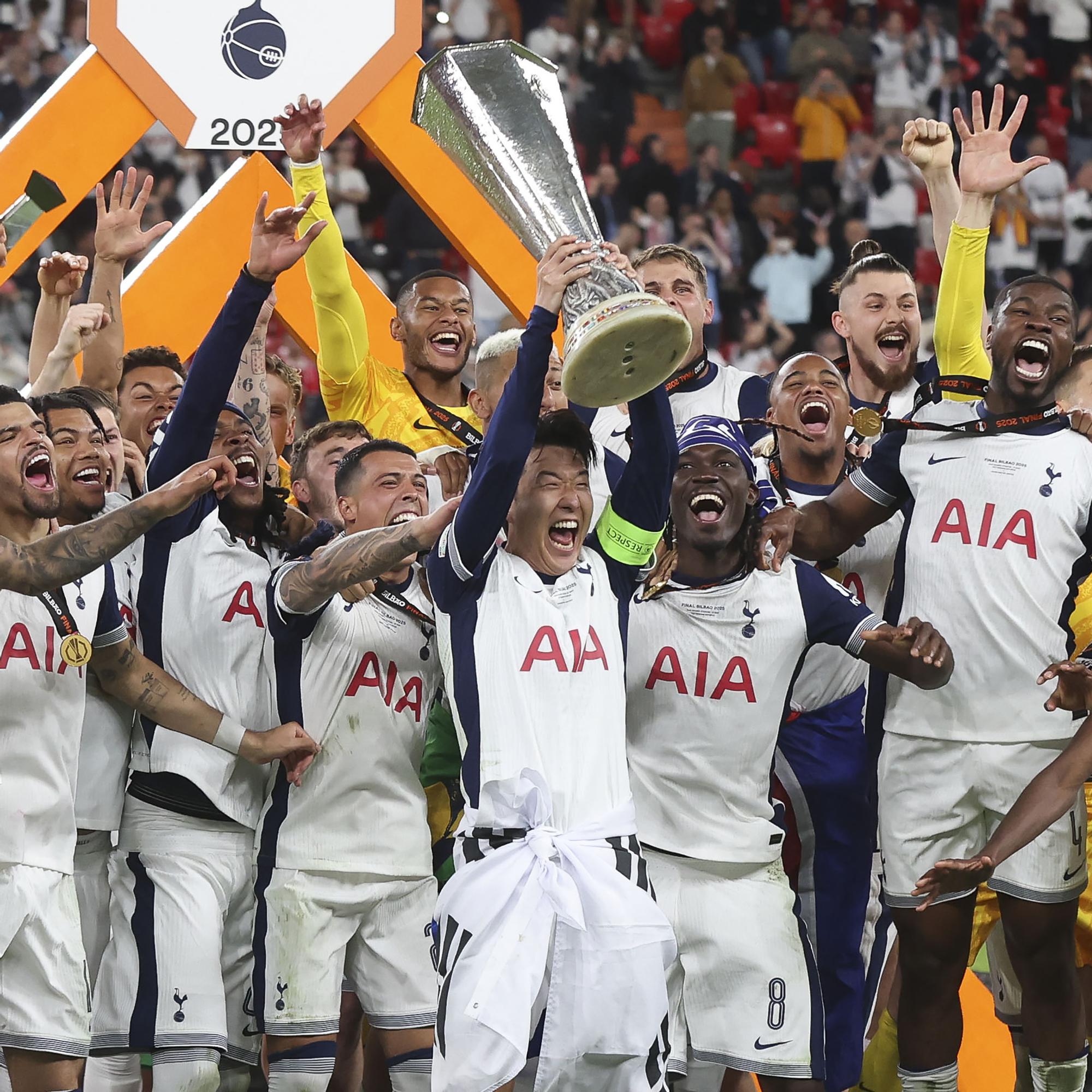 Tottenham voitti vihdoin pokaalin - "Ehkä tärkeintä on nauttia niistä hetkistä, kun aurinko paistaa ja kukat kukkivat ilman, että murehtii jo etukäteen onnensa kestoa"