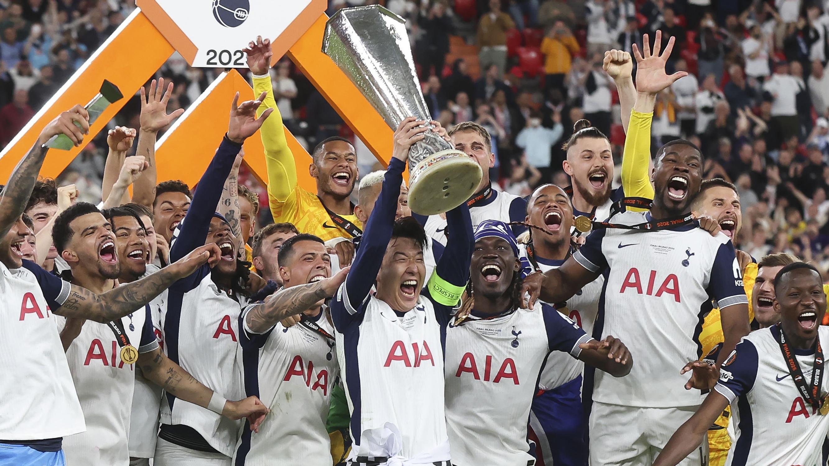 Tottenham voitti vihdoin pokaalin - "Ehkä tärkeintä on nauttia niistä hetkistä, kun aurinko paistaa ja kukat kukkivat ilman, että murehtii jo etukäteen onnensa kestoa"