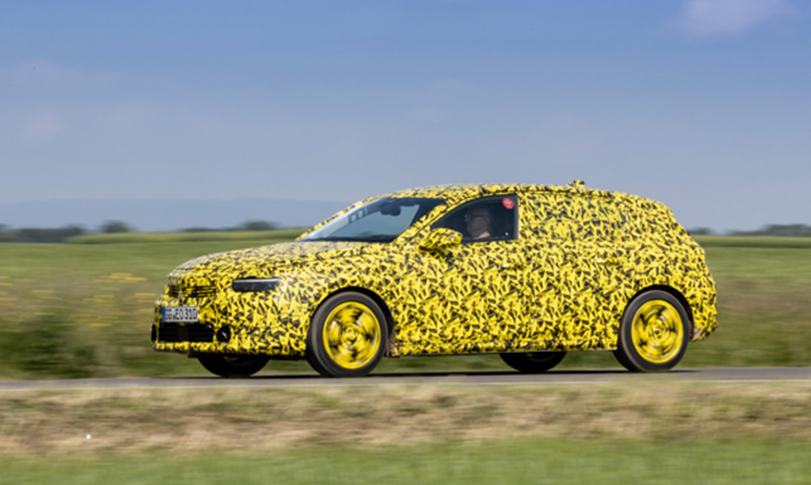 Opel julkaisi kuvan tulevasta Astrasta - ja pyrkii haastamaan sillä Volkswagen Golfin
