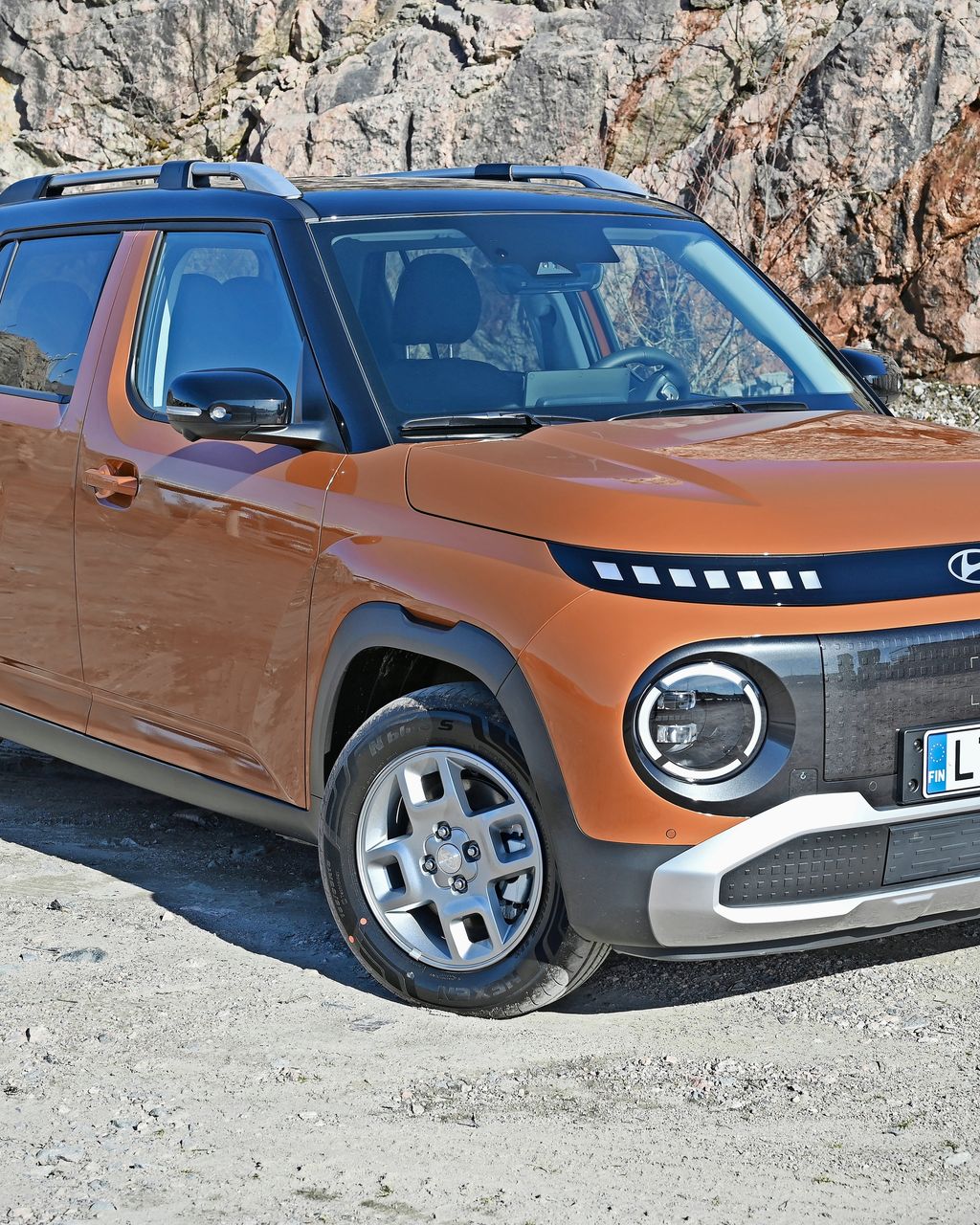 Näetkö sinäkin kasvot auton keulassa? Pieni ja edullinen sähköauto Hyundai Inster hipsii autonostajan lompakolle psykologisen ilmiön voimalla
