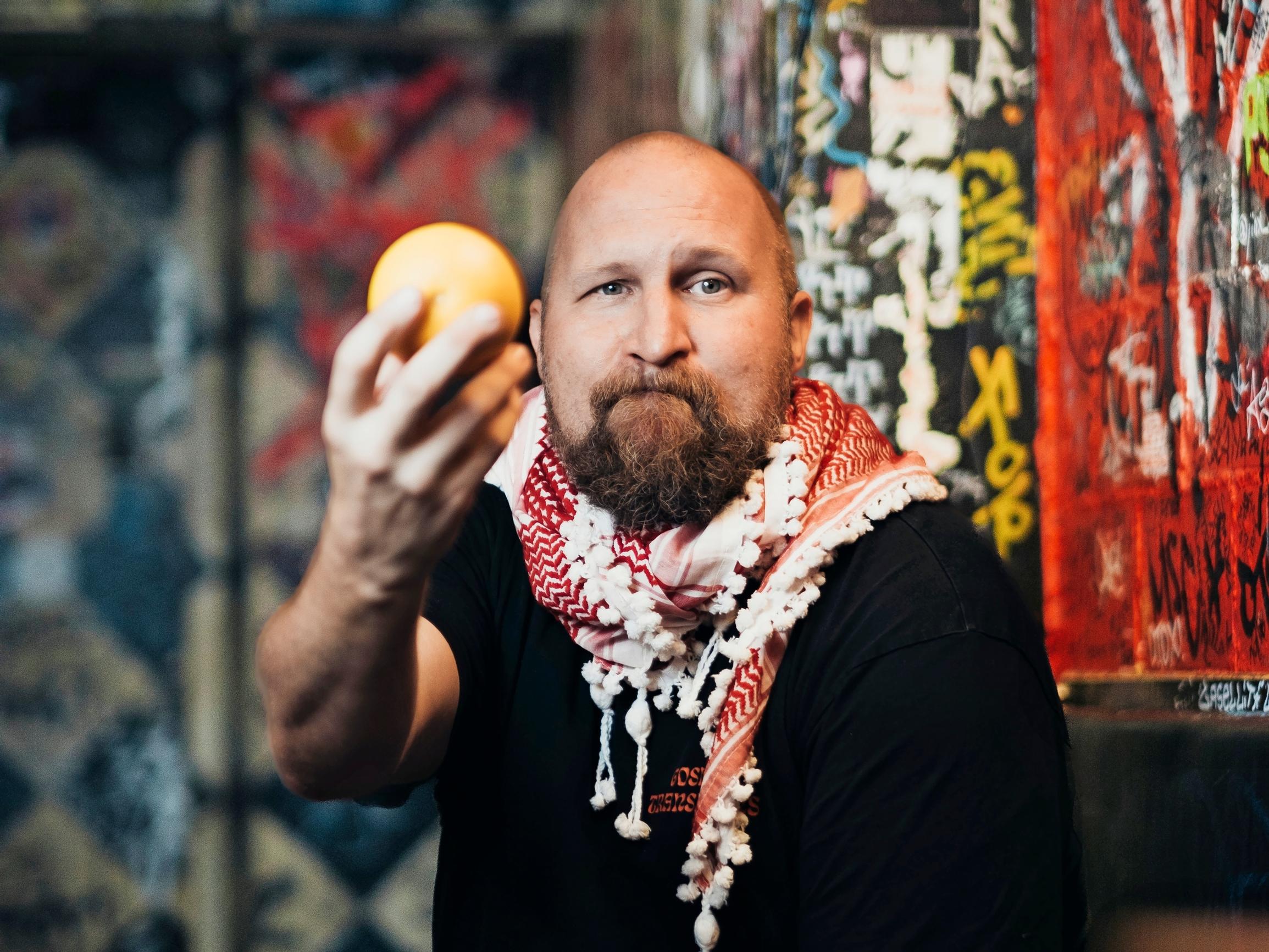 Kalpeanaaman seikkailut maailmalla: Paleface kertoo, miksi lähti mukaan tv:n Amazing Race -kilpaan vaikka tietää myös matkailun haitat