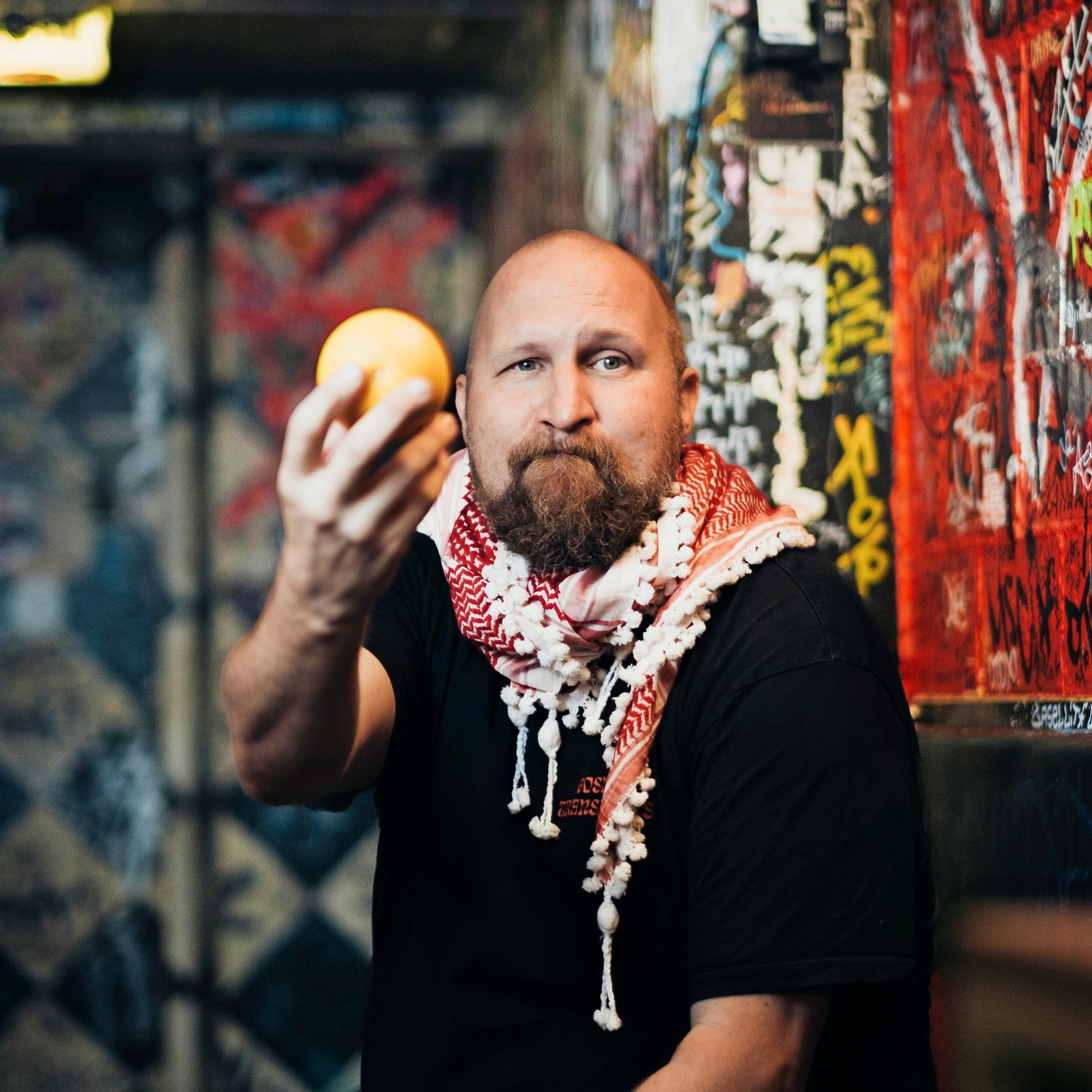 Kalpeanaaman seikkailut maailmalla: Paleface kertoo, miksi lähti mukaan tv:n Amazing Race -kilpaan vaikka tietää myös matkailun haitat