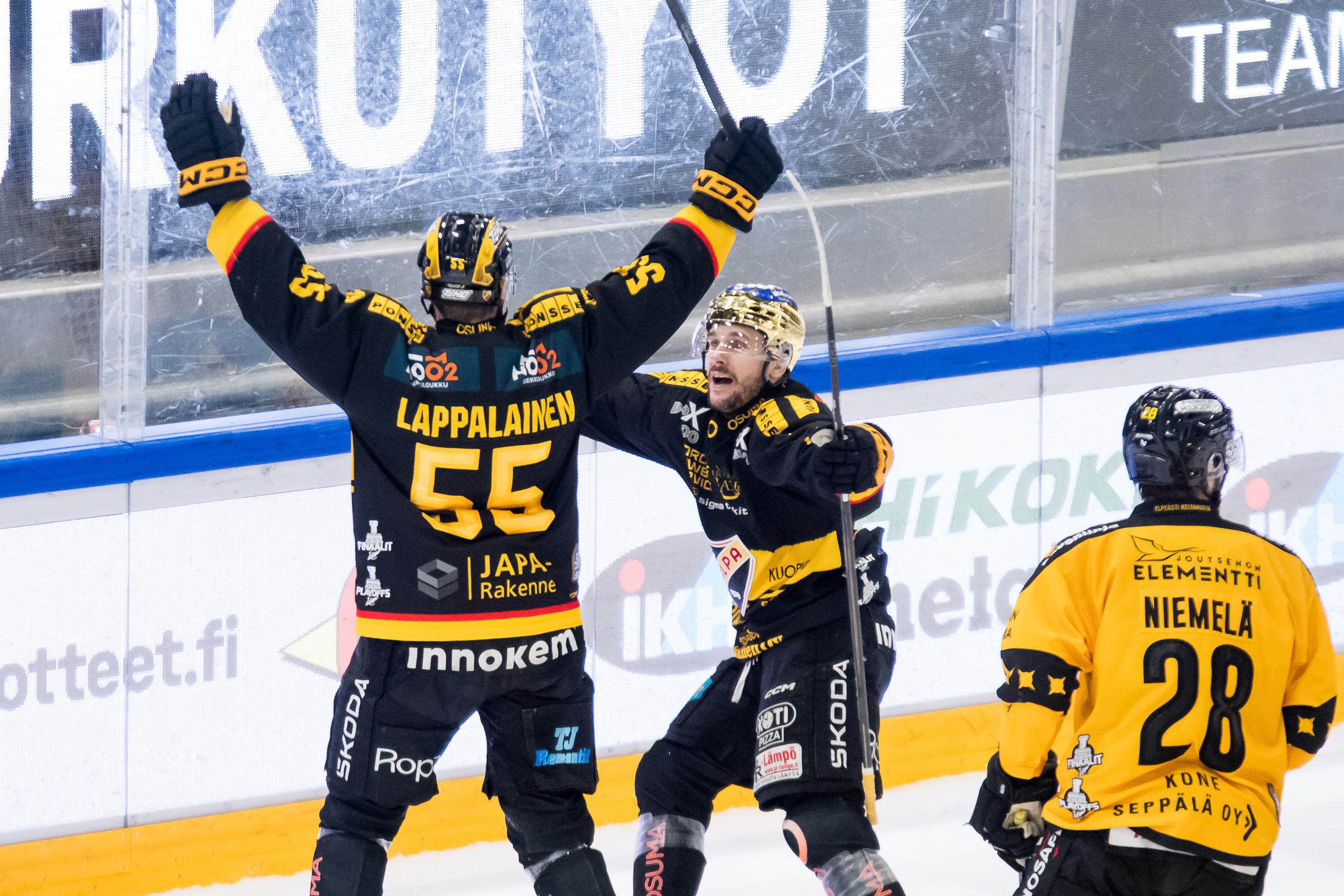 Liiga-finaalien voitonriemu sai osakseen myös tiukan tukistuksen – Petteri Sihvonen paaluttaa: "Siinä saatetaan leikkiä Suomen mestaruudella"