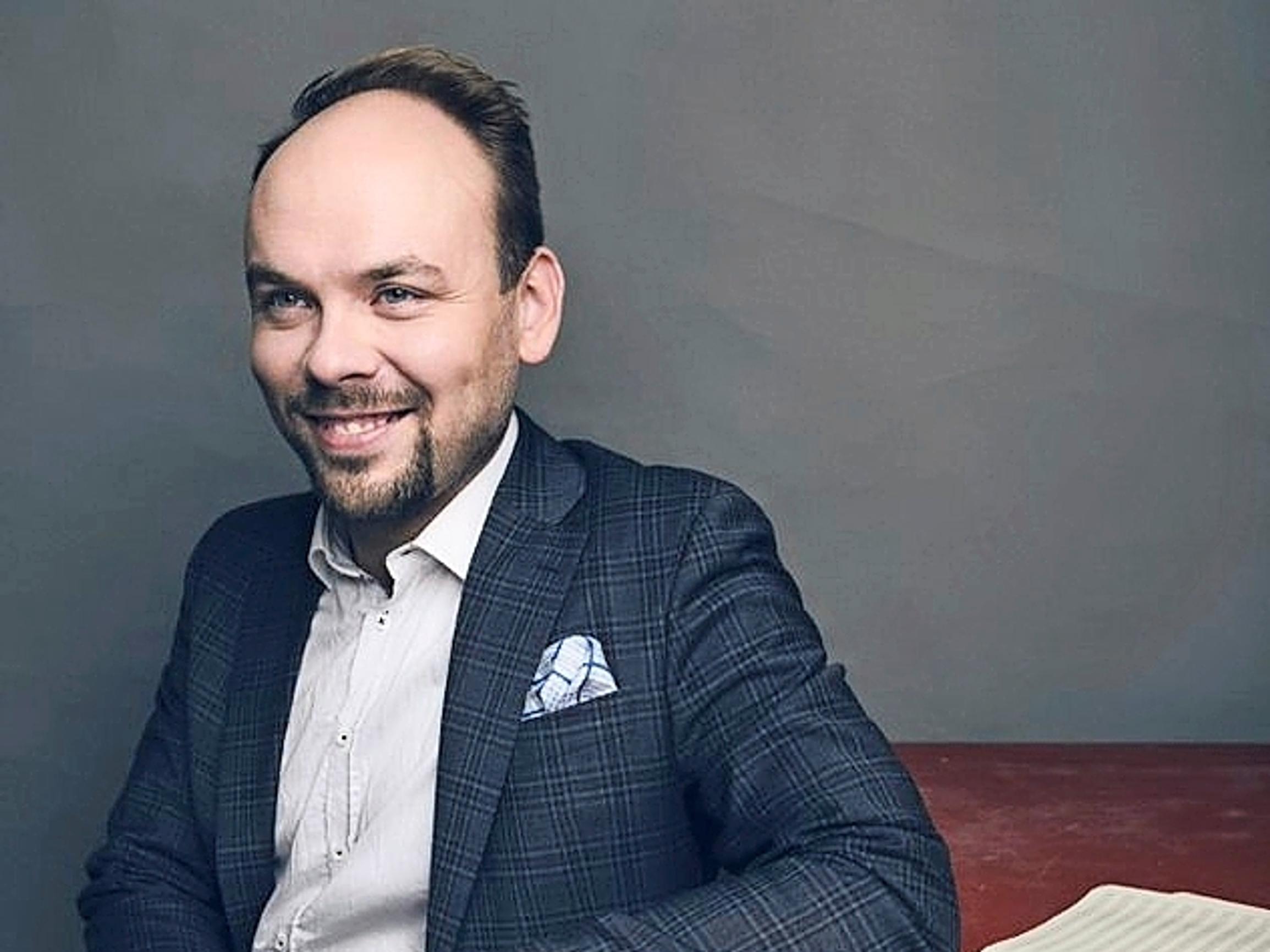 Kapellimestari Ville Matvejeffin nuoruuden Espoo oli toisenlainen kuin nyt – ”Pystyin kävelemään kouluun pellonlaitaa pitkin”