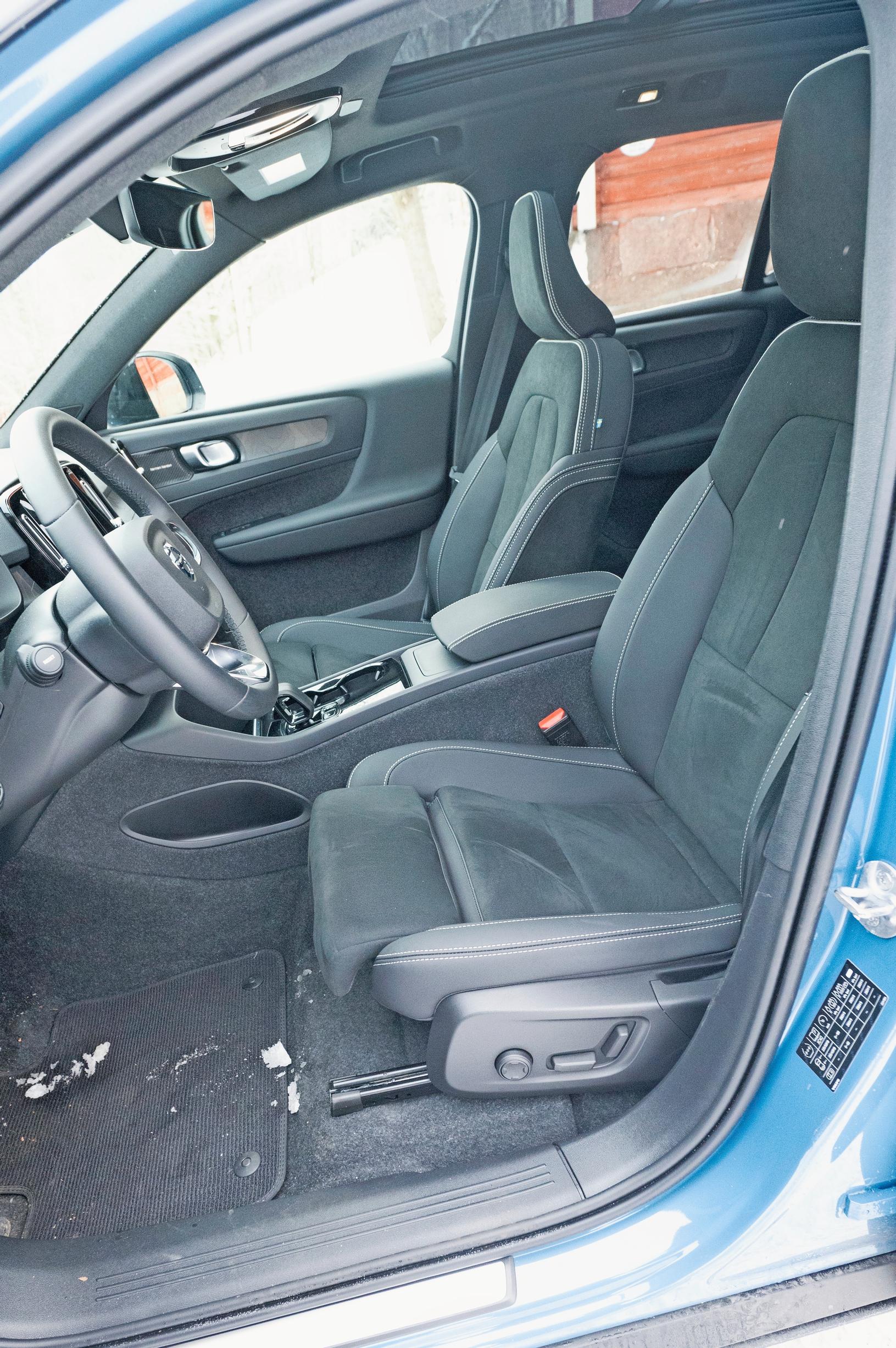 Volvo XC 40 Rechargen ajoasento on luontevan ryhdikäs.
