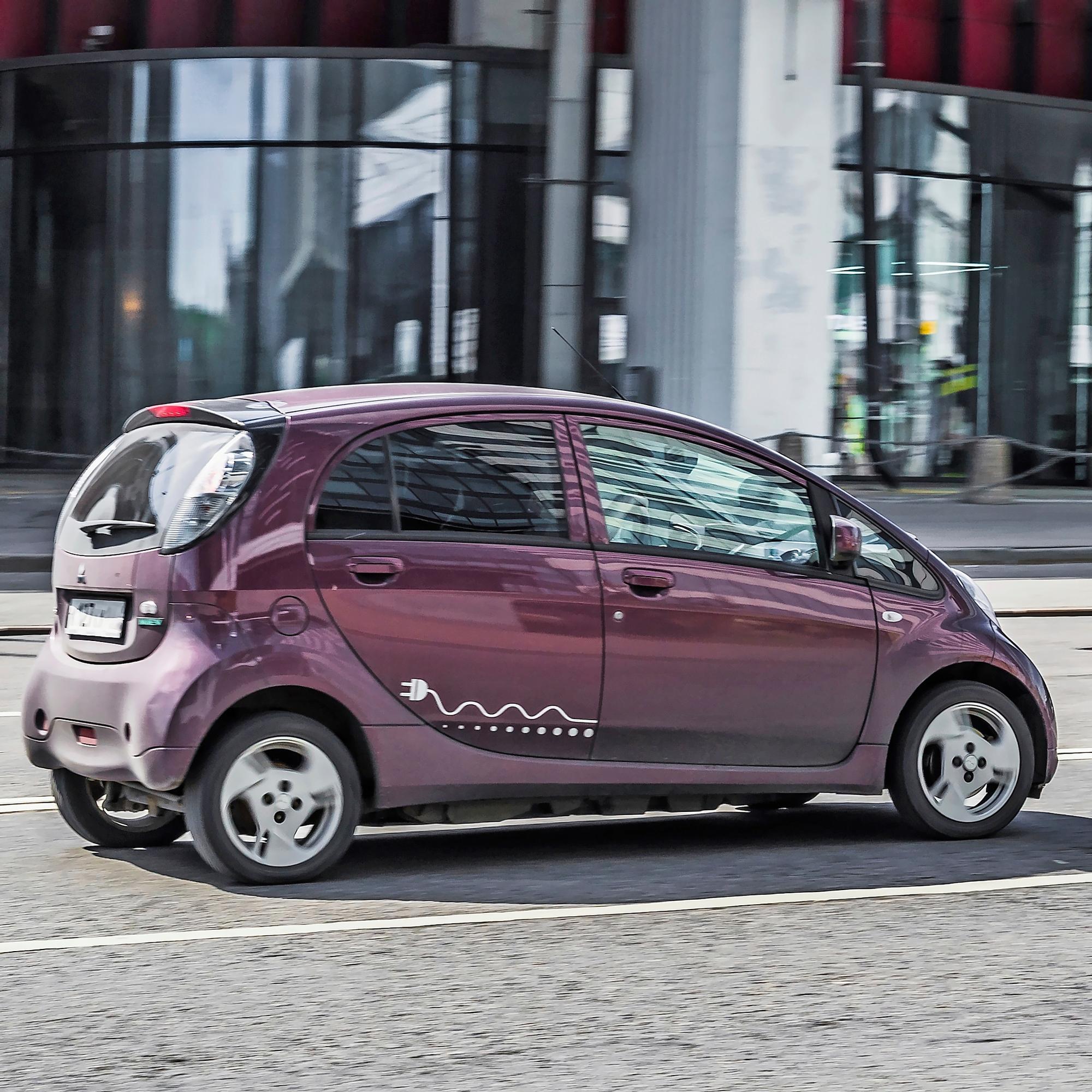 Käytetty sähköauto: Mitsubishi i-MiEV vm. 2009–2014 – Varoitus: Tämä auto on vanha ja harvinainen – ja niin ovat siihen perehtyneet korjaajatkin