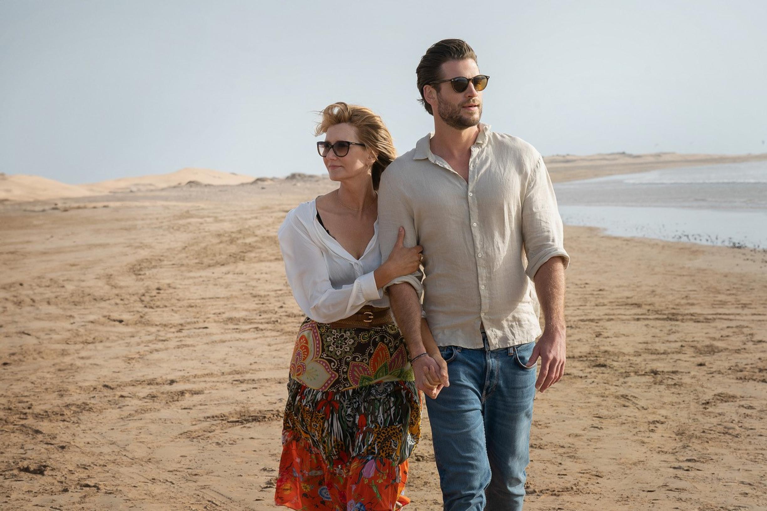 Laura Dern ja Liam Hemsworth elokuvassa Lonely Planet.