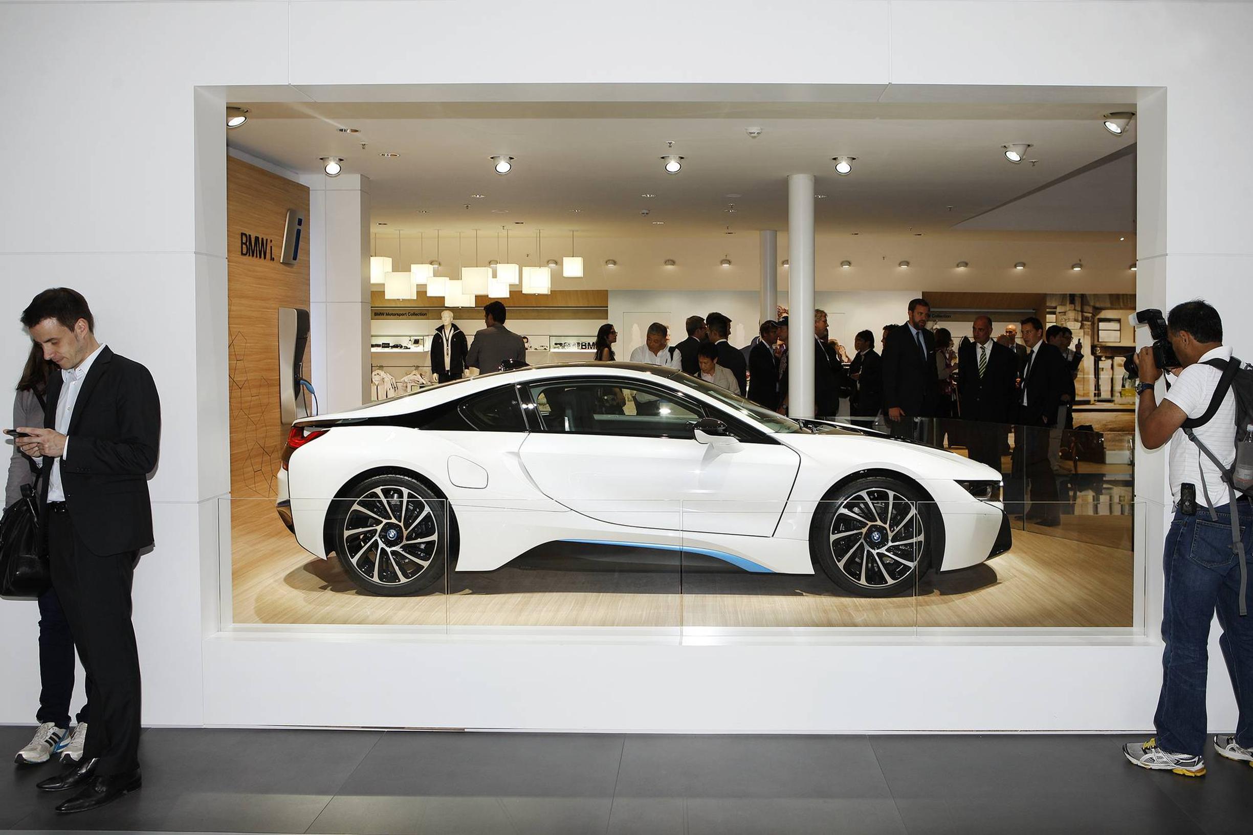 Vertailussa BMW i8 ja Porsche 918 Spyder – superhybridien taisto