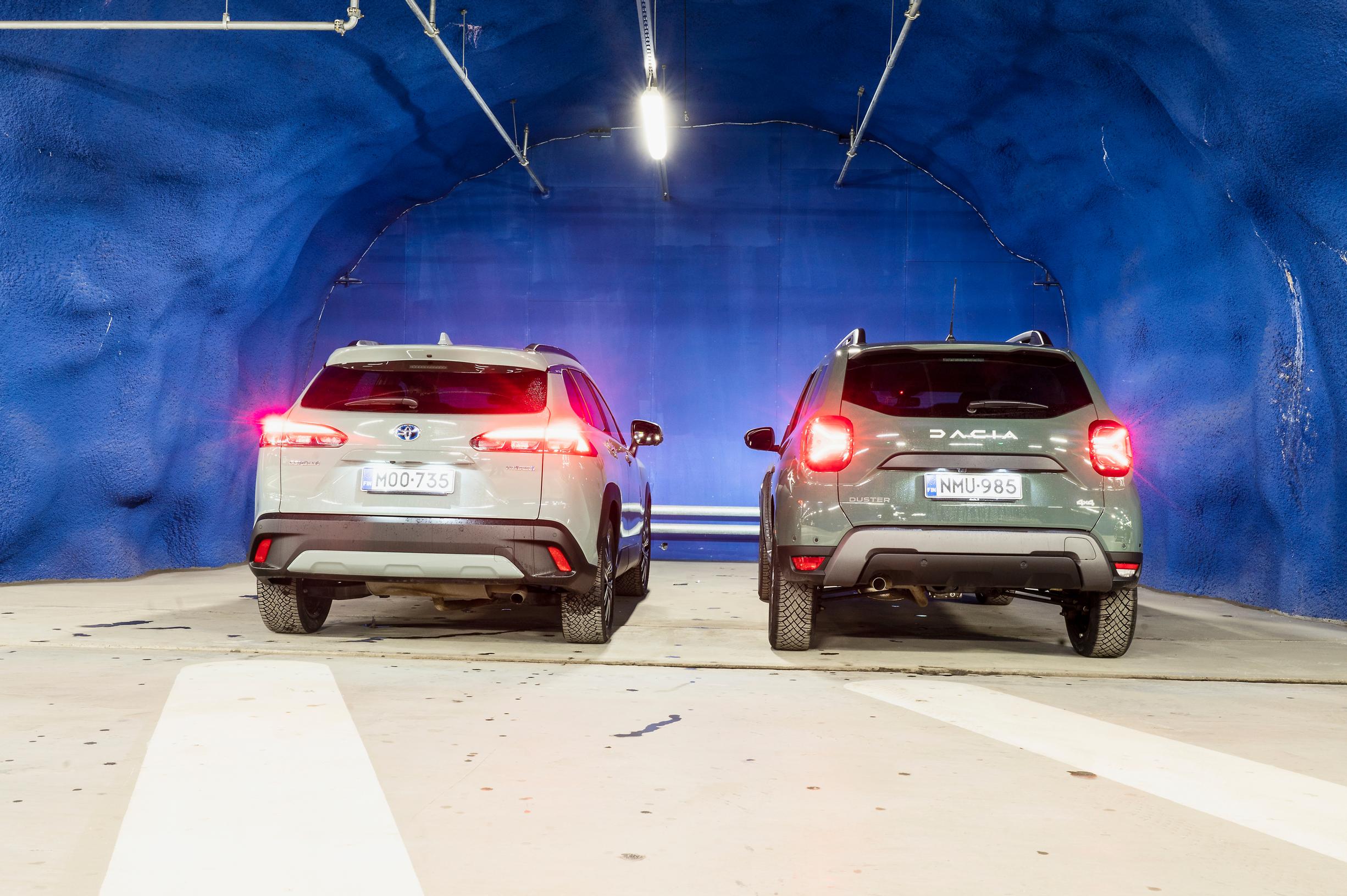 Vertailussa Toyota Corolla Cross ja Dacia Duster