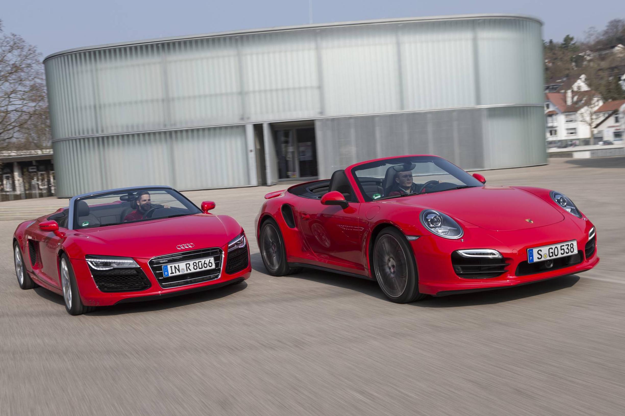 Vertailussa avounelmat: Audi R8 Spyder 5.2 FSI Quattro ja Porsche 911 Turbo Cabriolet