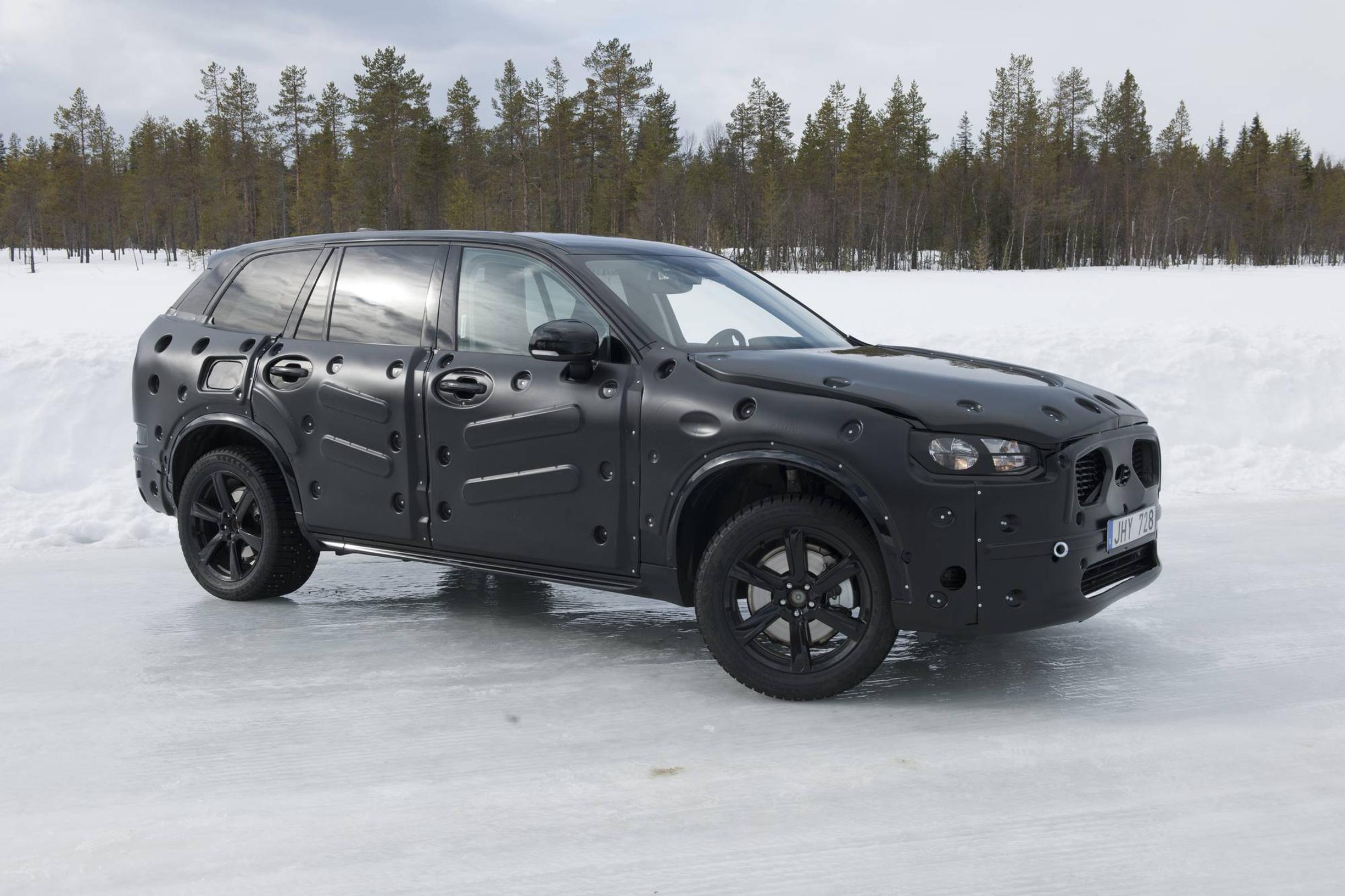 Uuden Volvo XC 90:n kyydissä ennen muita