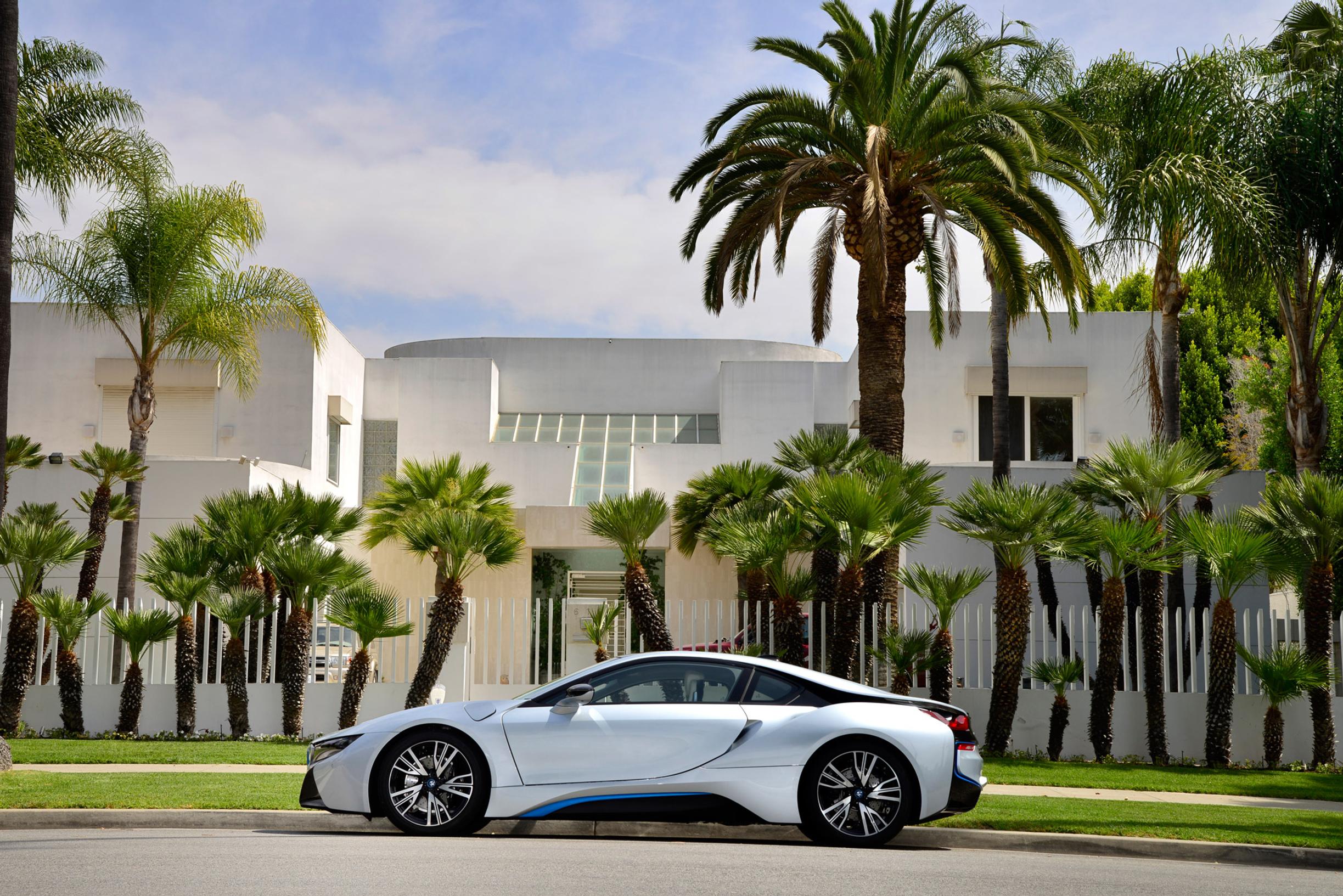 Koeajossa BMW i8 – peukut pystyyn