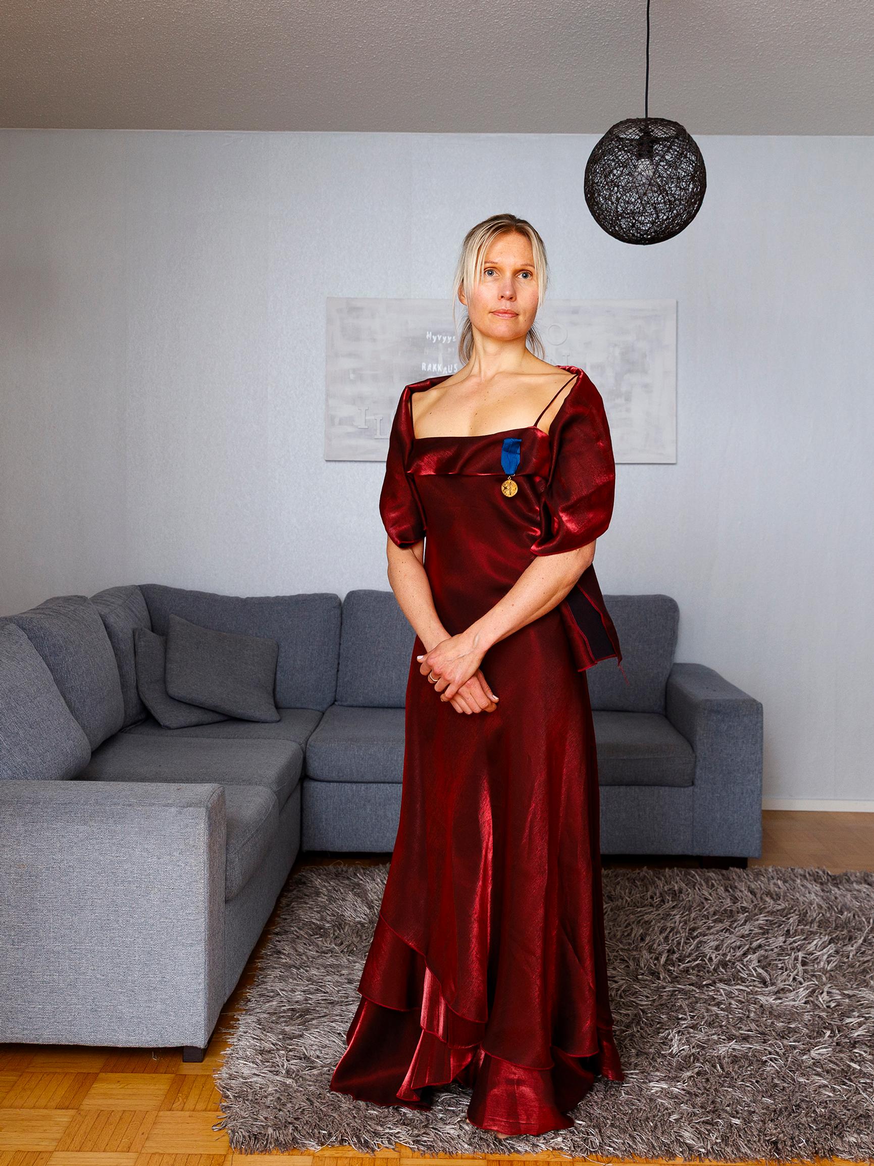 Tämän on pakko olla vitsi, ajatteli siivooja Anna Laakso kuultuaan kunniamerkistä – Apu selvitti, missä ammateissa tunnustus on helpoin saada