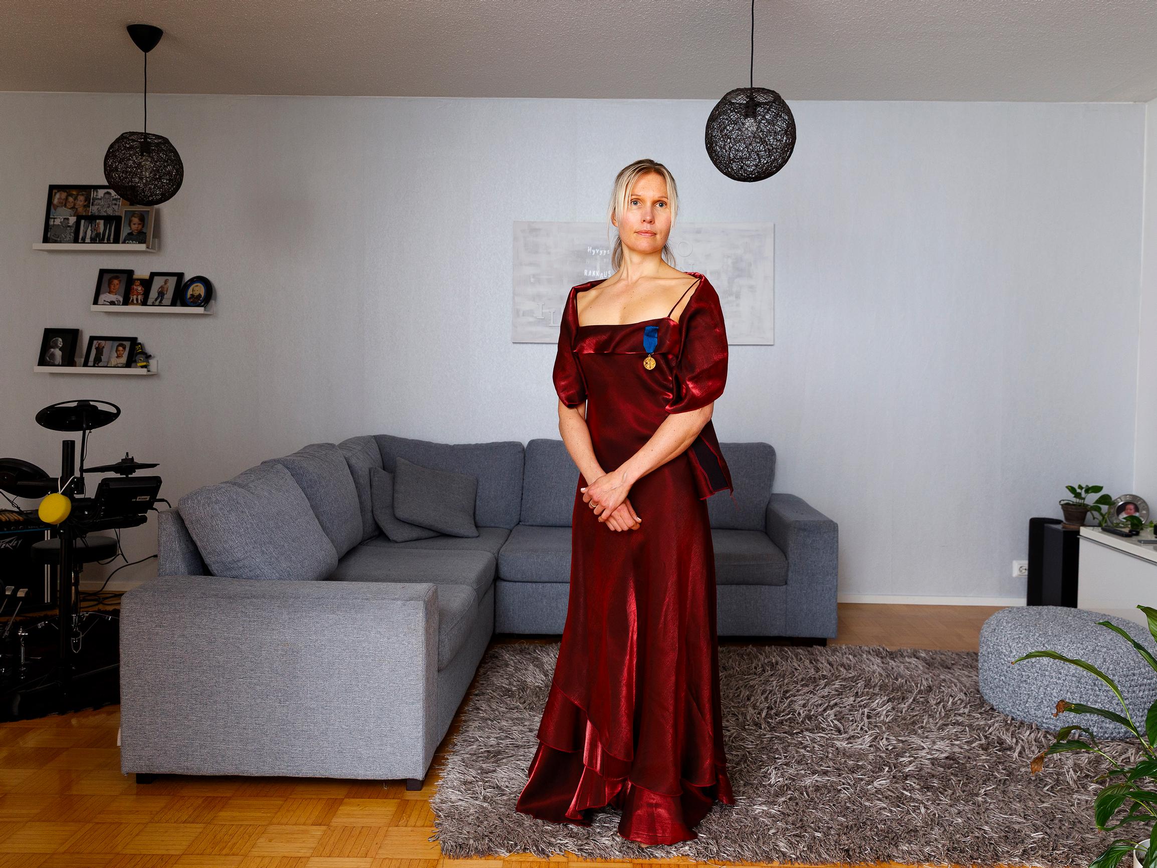 Tämän on pakko olla vitsi, ajatteli siivooja Anna Laakso kuultuaan kunniamerkistä – Apu selvitti, missä ammateissa tunnustus on helpoin saada