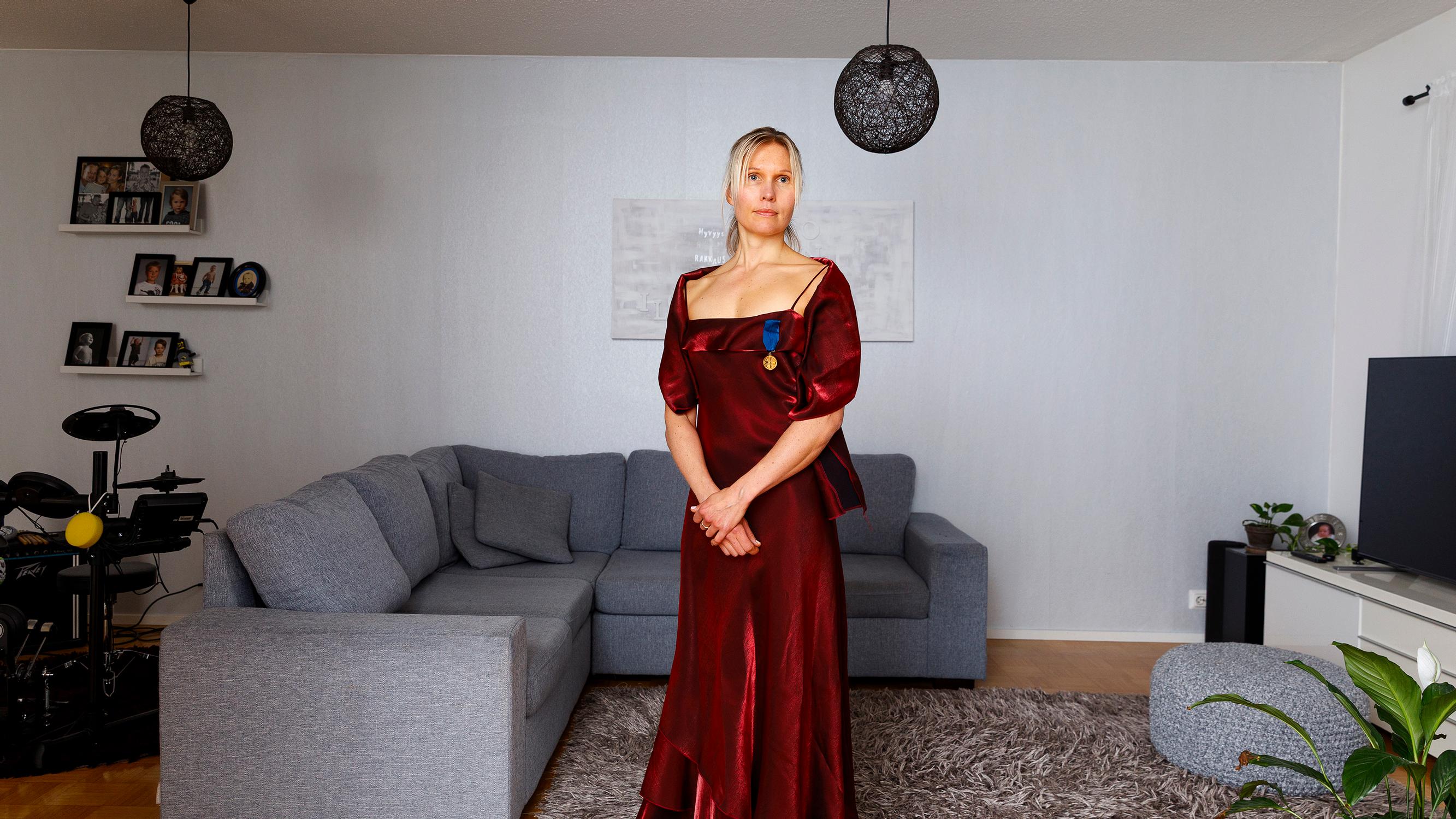 Tämän on pakko olla vitsi, ajatteli siivooja Anna Laakso kuultuaan kunniamerkistä – Apu selvitti, missä ammateissa tunnustus on helpoin saada