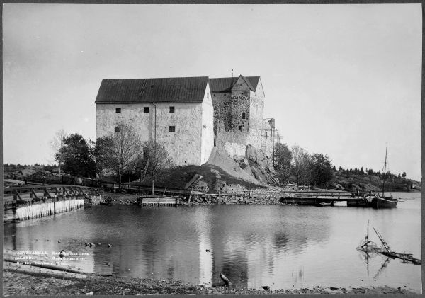Suomen keskiaikaiset kivilinnat 5/6: Kastelholman linna | Apu