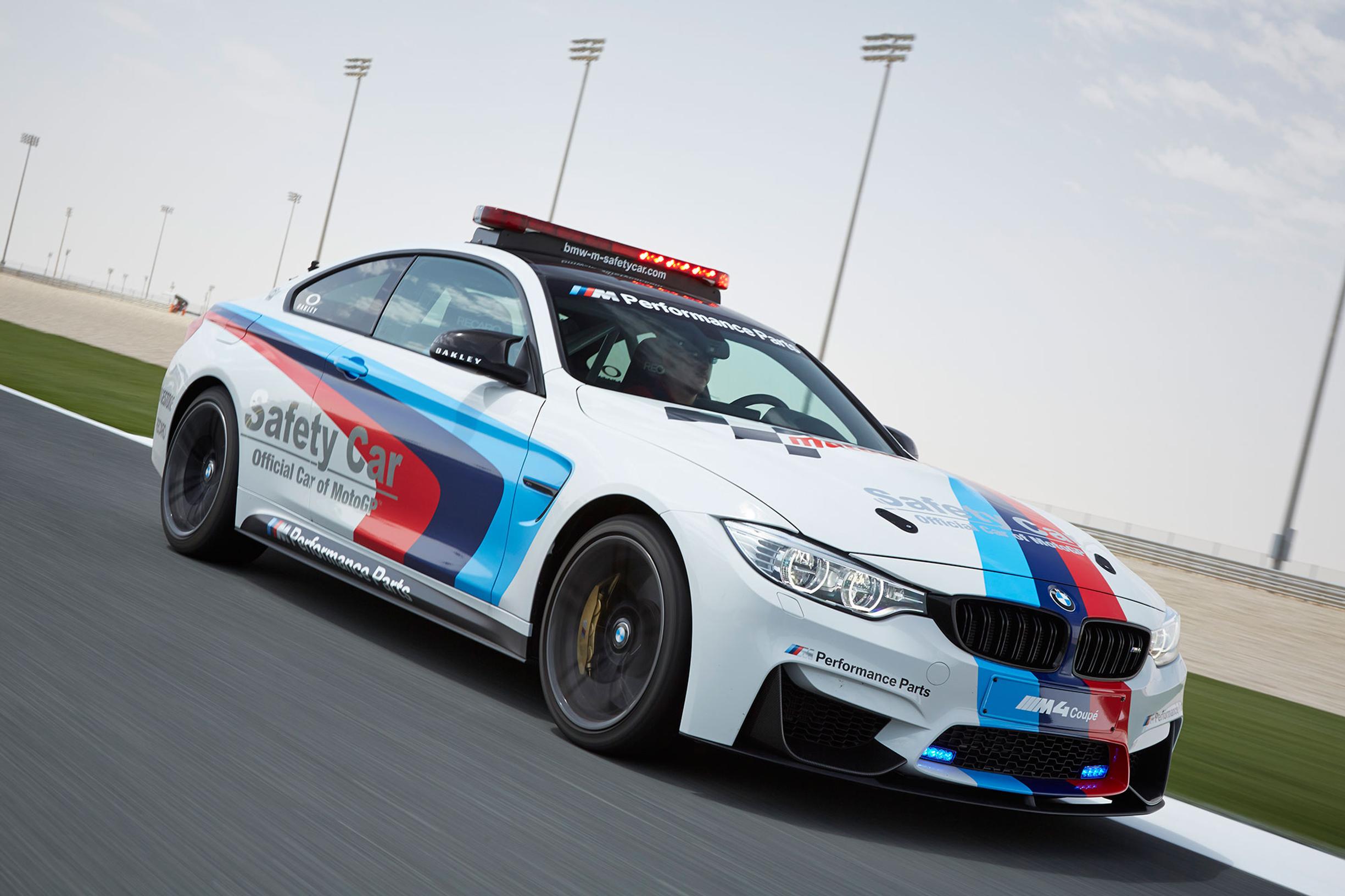 BMW M4 Coupé Safety Car koeajossa – moottoripyörille kyytiä