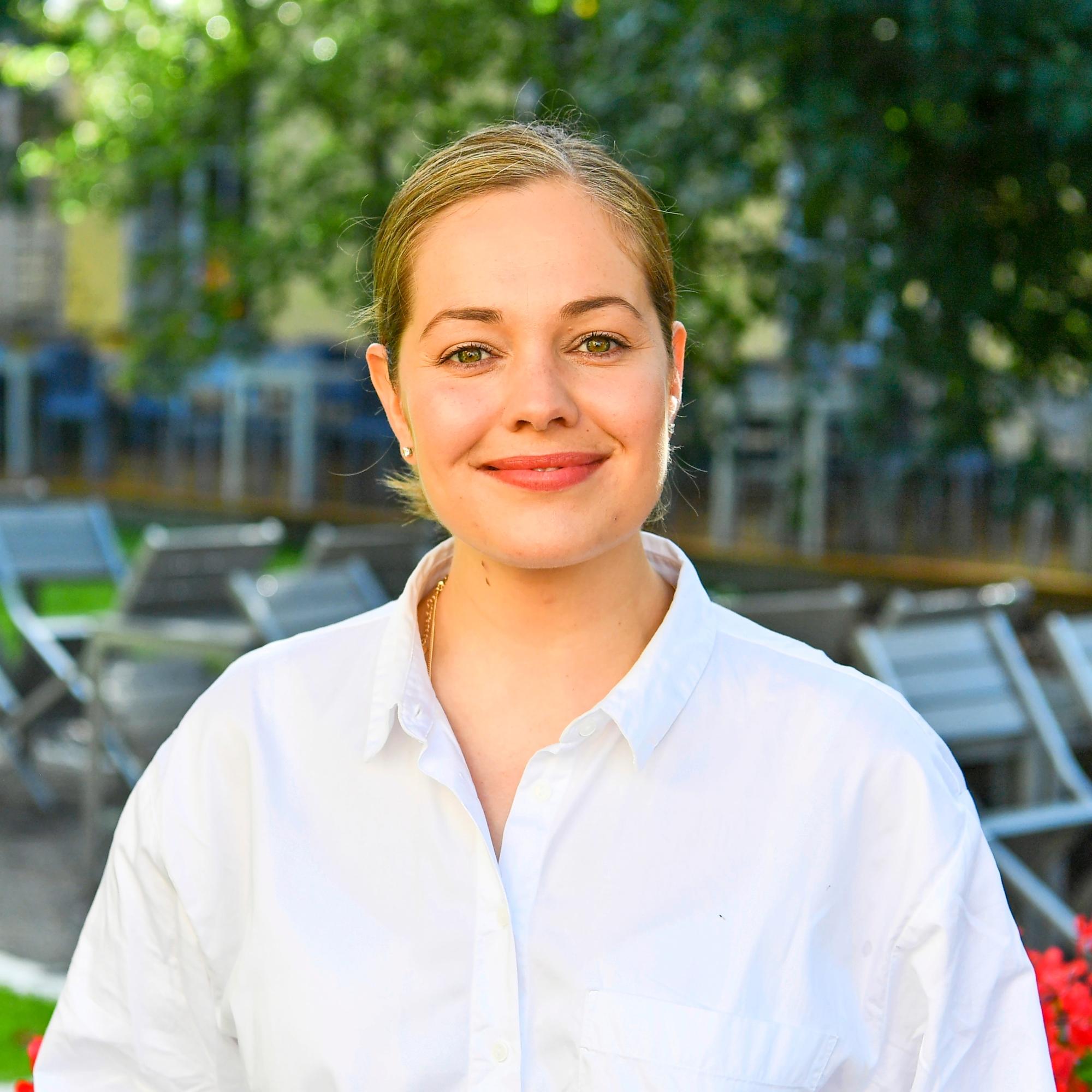 Näyttelijä Oona Airola: Vauva ja rankka vuosi pakottivat hidastamaan tahtia – ”Tein töitä tukka putkella ja vuosi 2021 meni sumussa”