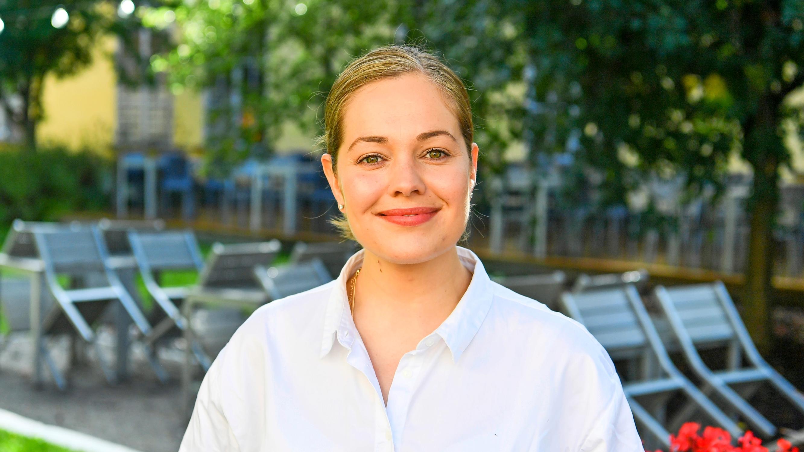 Näyttelijä Oona Airola: Vauva ja rankka vuosi pakottivat hidastamaan tahtia – ”Tein töitä tukka putkella ja vuosi 2021 meni sumussa”