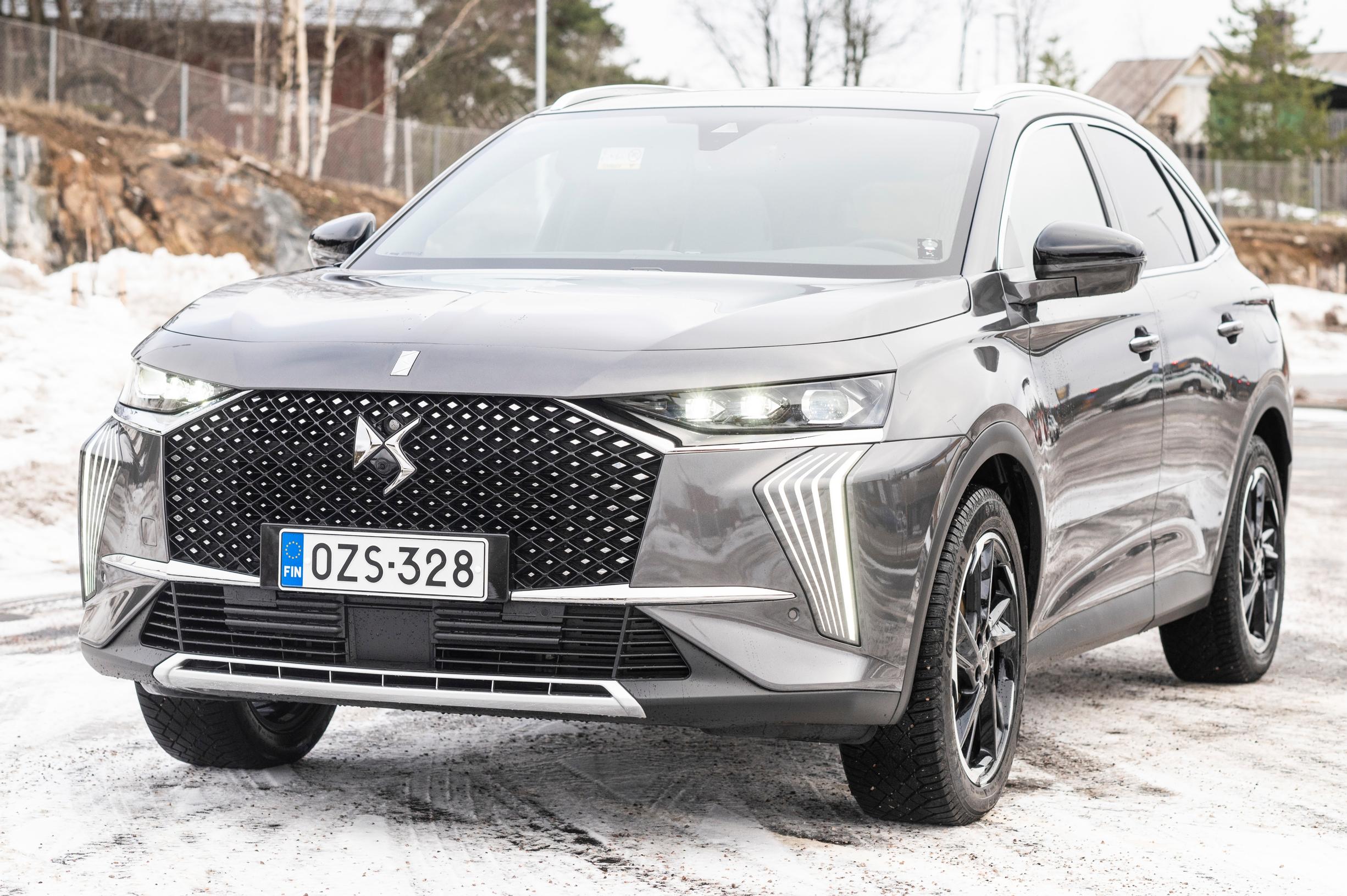 DS 7 E-Tense 300 4x4 Plug-in Hybrid Opera Business Tuulilasin koeajossa