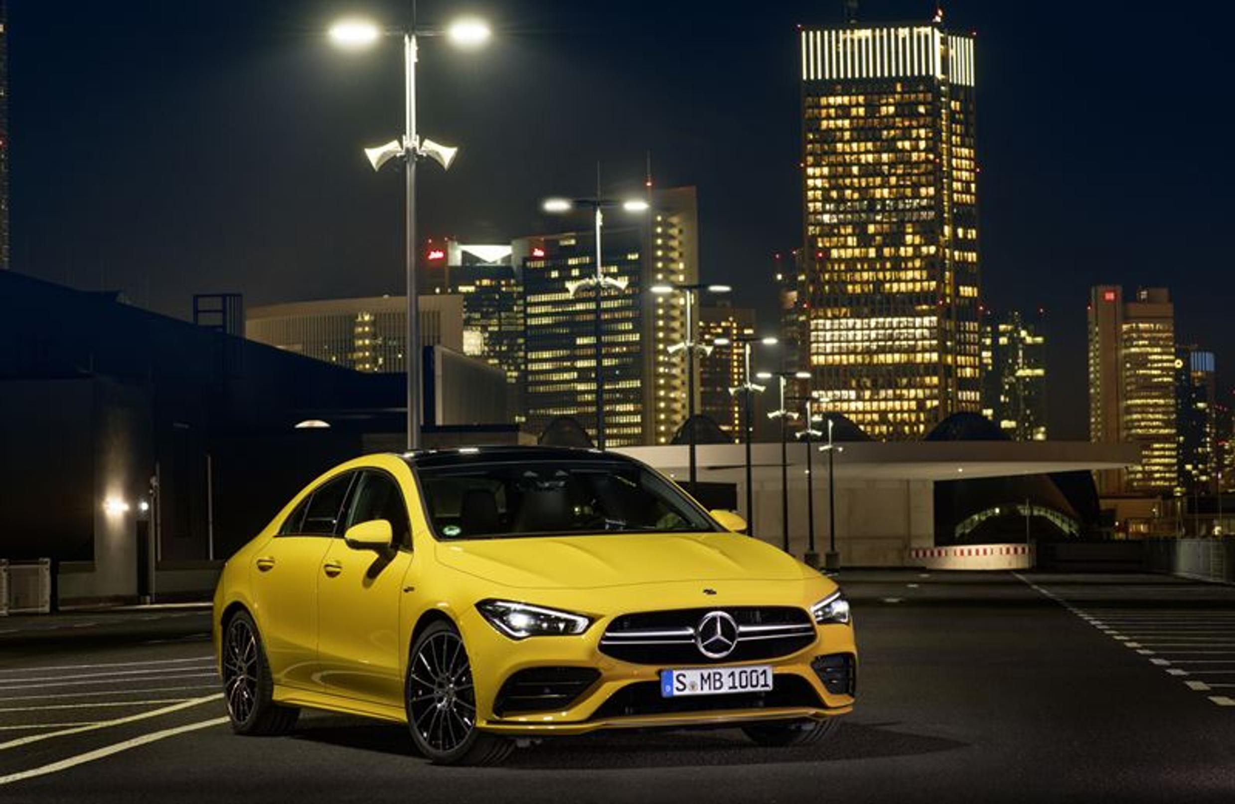 Katso kuvat: Mercedes-Benziltä tukku autouutuuksia New Yorkin autonäyttelyssä