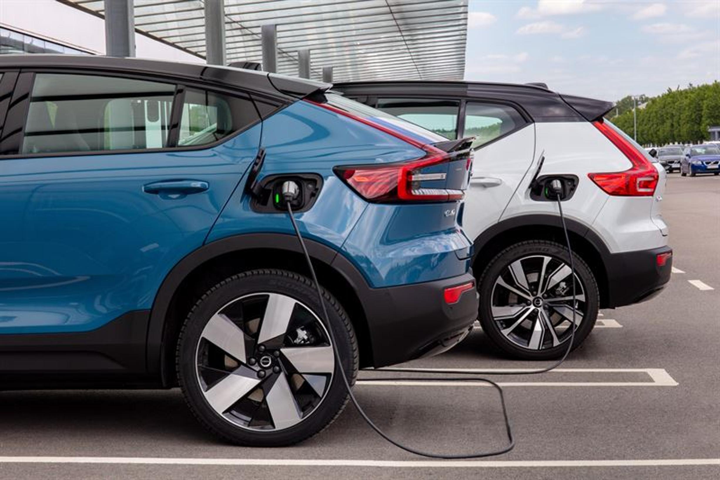 Volvo lupaa lisää toimintamatkaa sähköautoilleen - tavoitteena jopa 1000 kilometriä yhdellä latauksella
