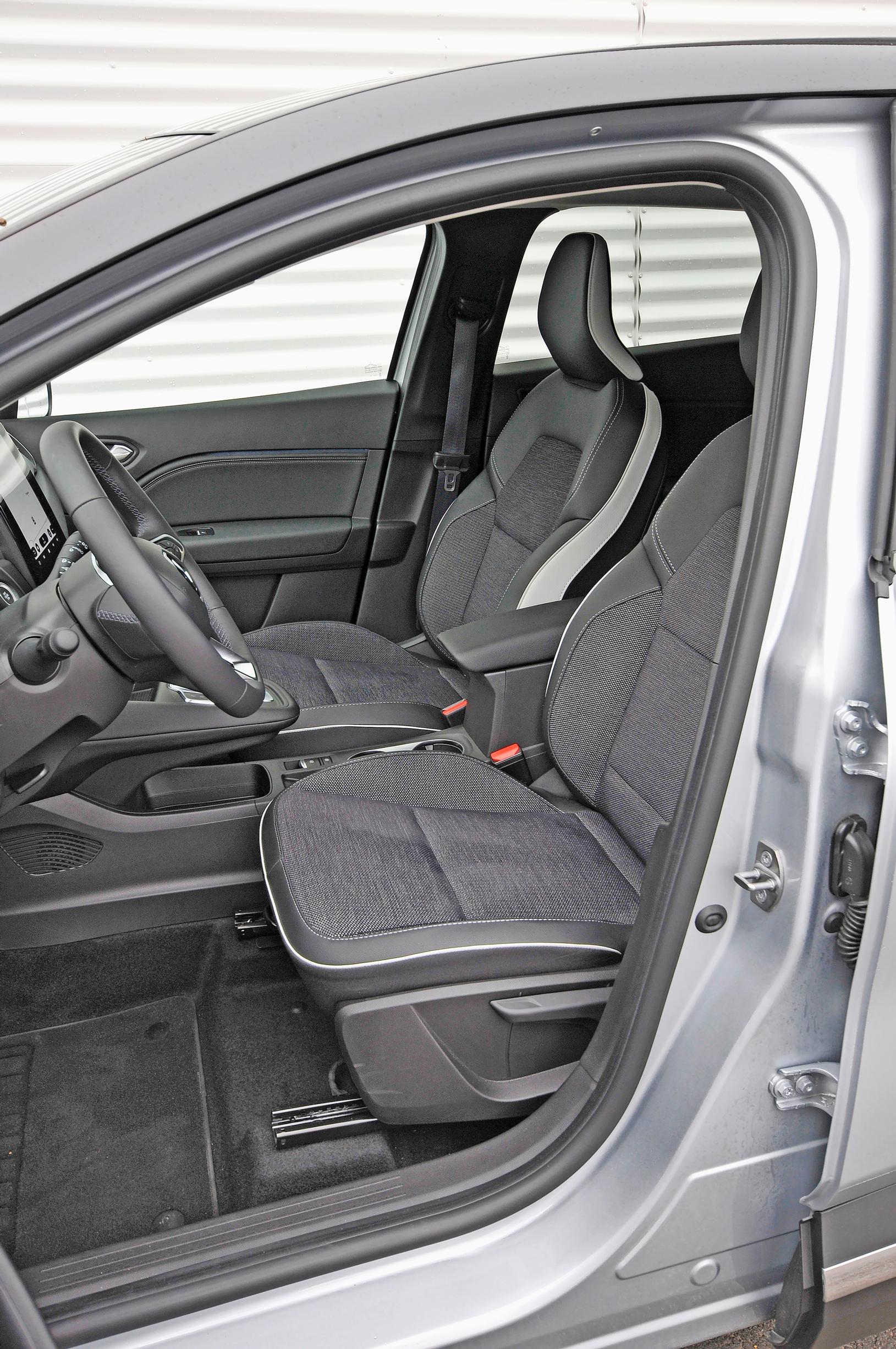 Renault Captur E-Tech 145 Full Hybrid Technon ajoasento on mukava, korkeampi kuin Cliossa