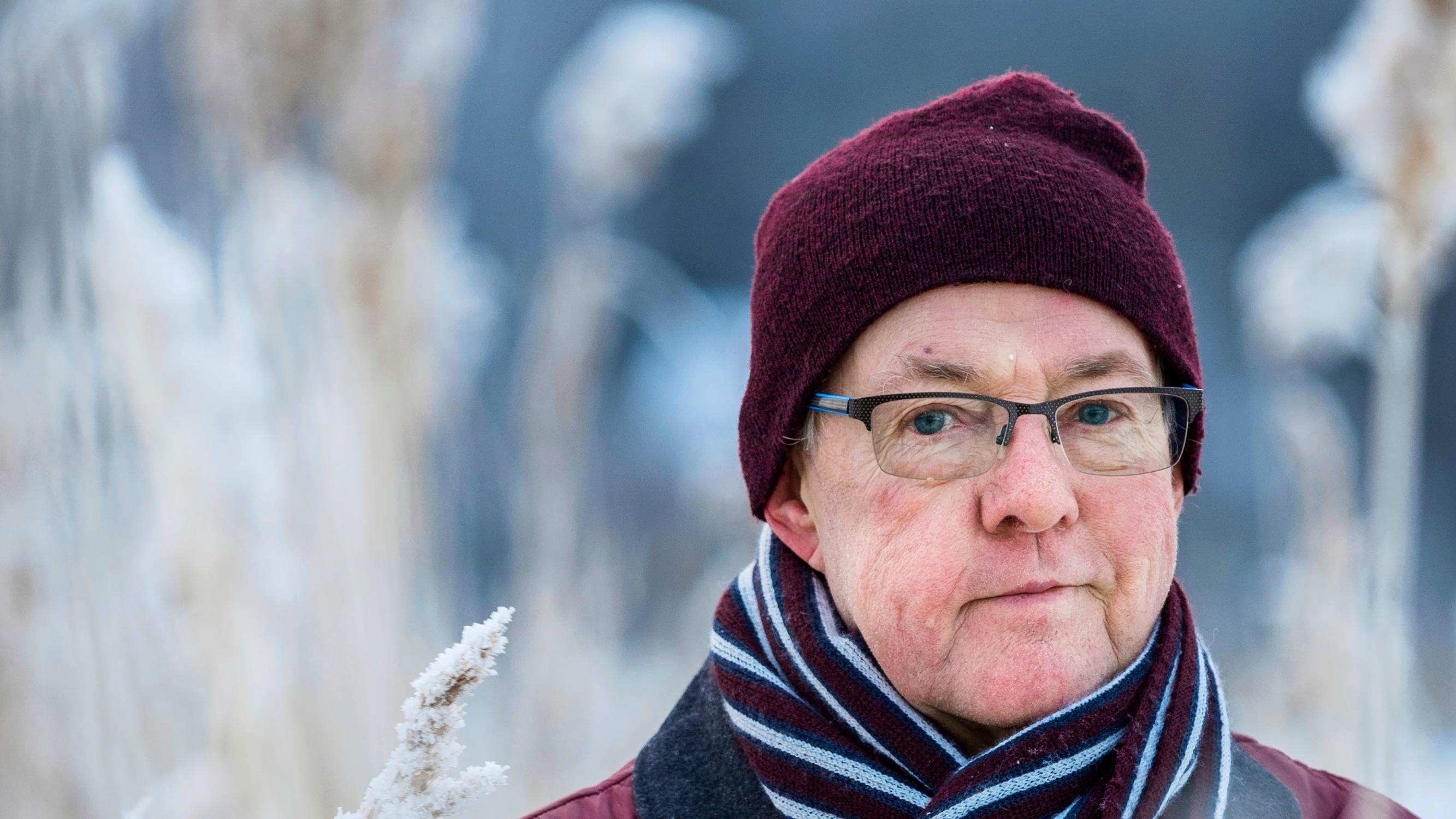 Aivoinfarkti halvaannutti Matti Grönmanin kesken työpäivän – kuntoutus jatkuu koko loppuelämän: ”Pinsettiotetta pitää harjoitella, koska etusormi ja peukalo jäivät tunnottomiksi”