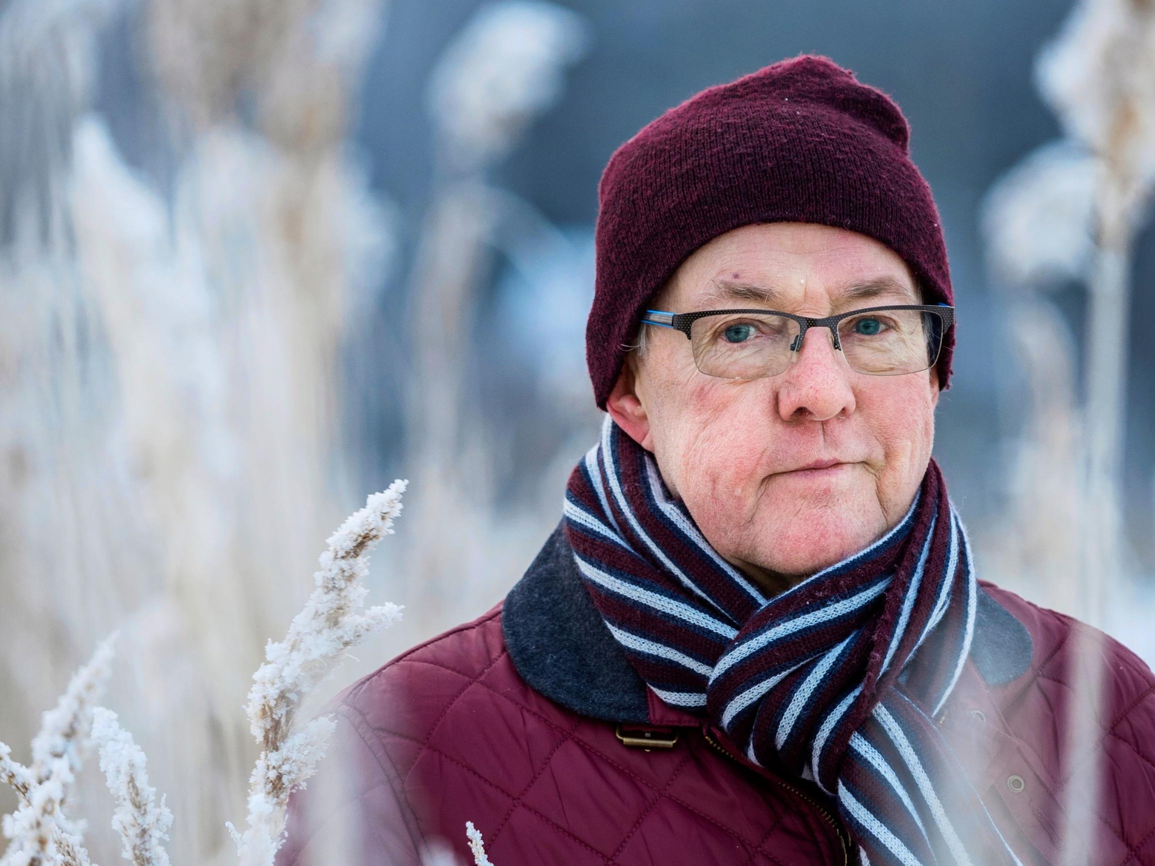 Aivoinfarkti halvaannutti Matti Grönmanin kesken työpäivän – kuntoutus jatkuu koko loppuelämän: ”Pinsettiotetta pitää harjoitella, koska etusormi ja peukalo jäivät tunnottomiksi”