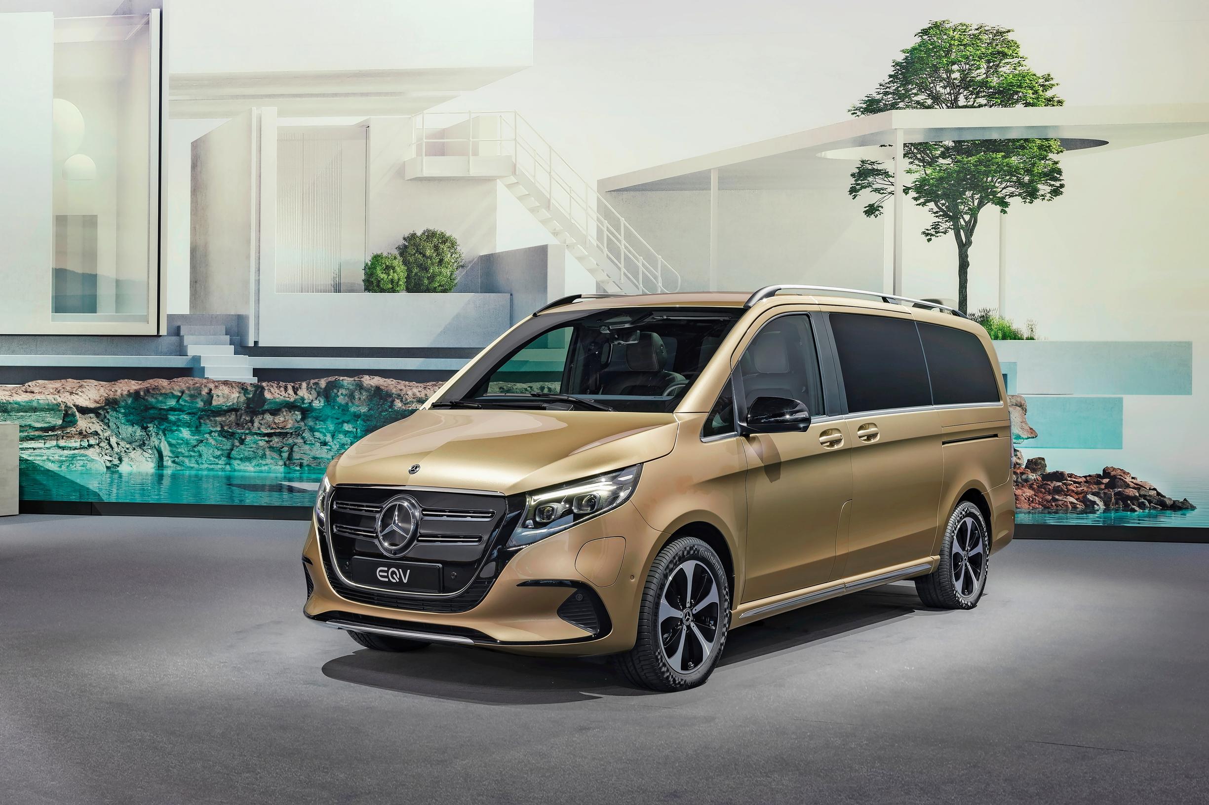 Mercedes-Benz uudistaa keskikokoiset tila- ja pakettiautomallinsa