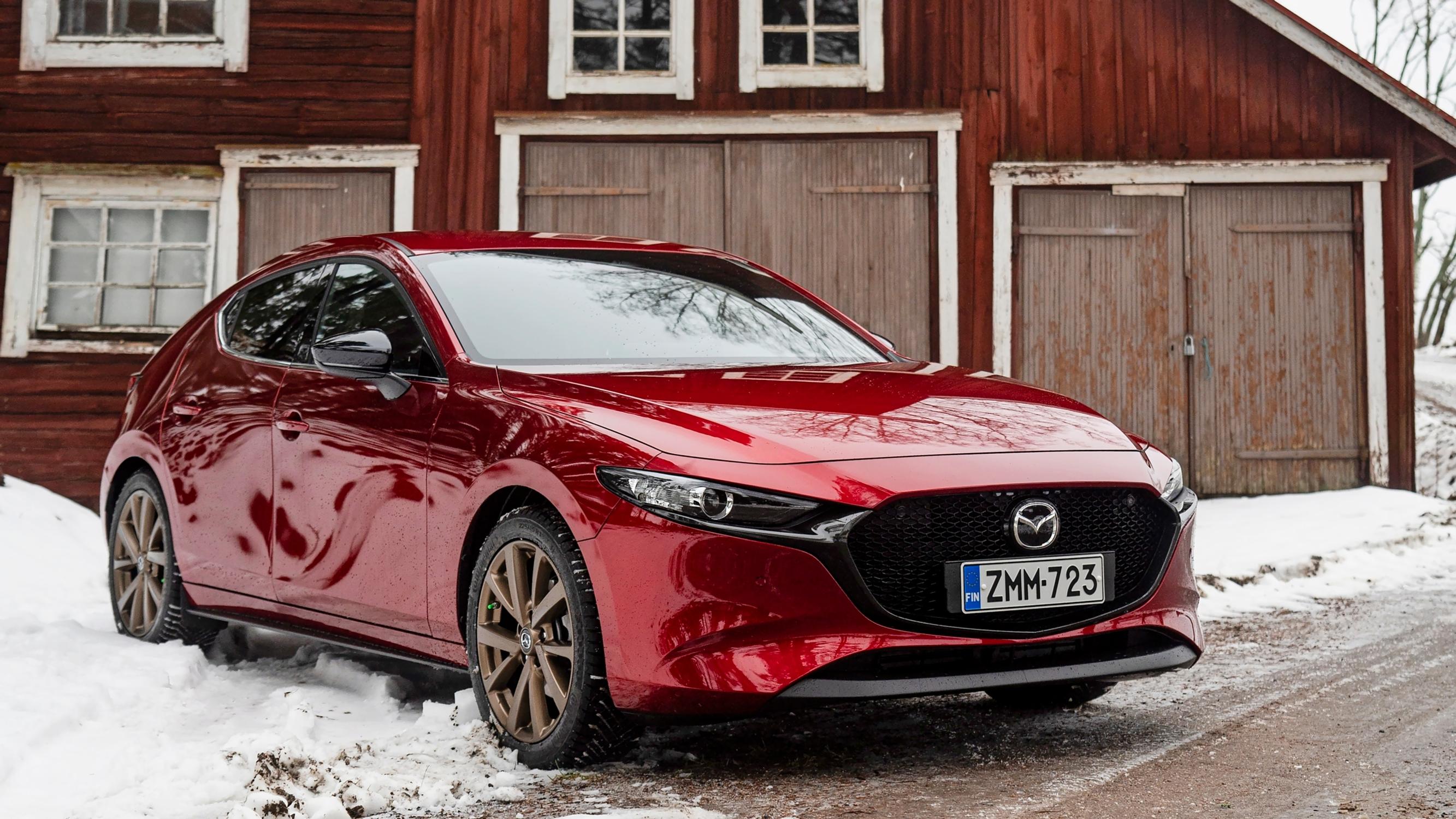 Keppi käteen ota! Mazda 3 on eksoottinen auto – Vaihteisto on nautinnollisen herkkä ja moottorissa on sitä jotakin