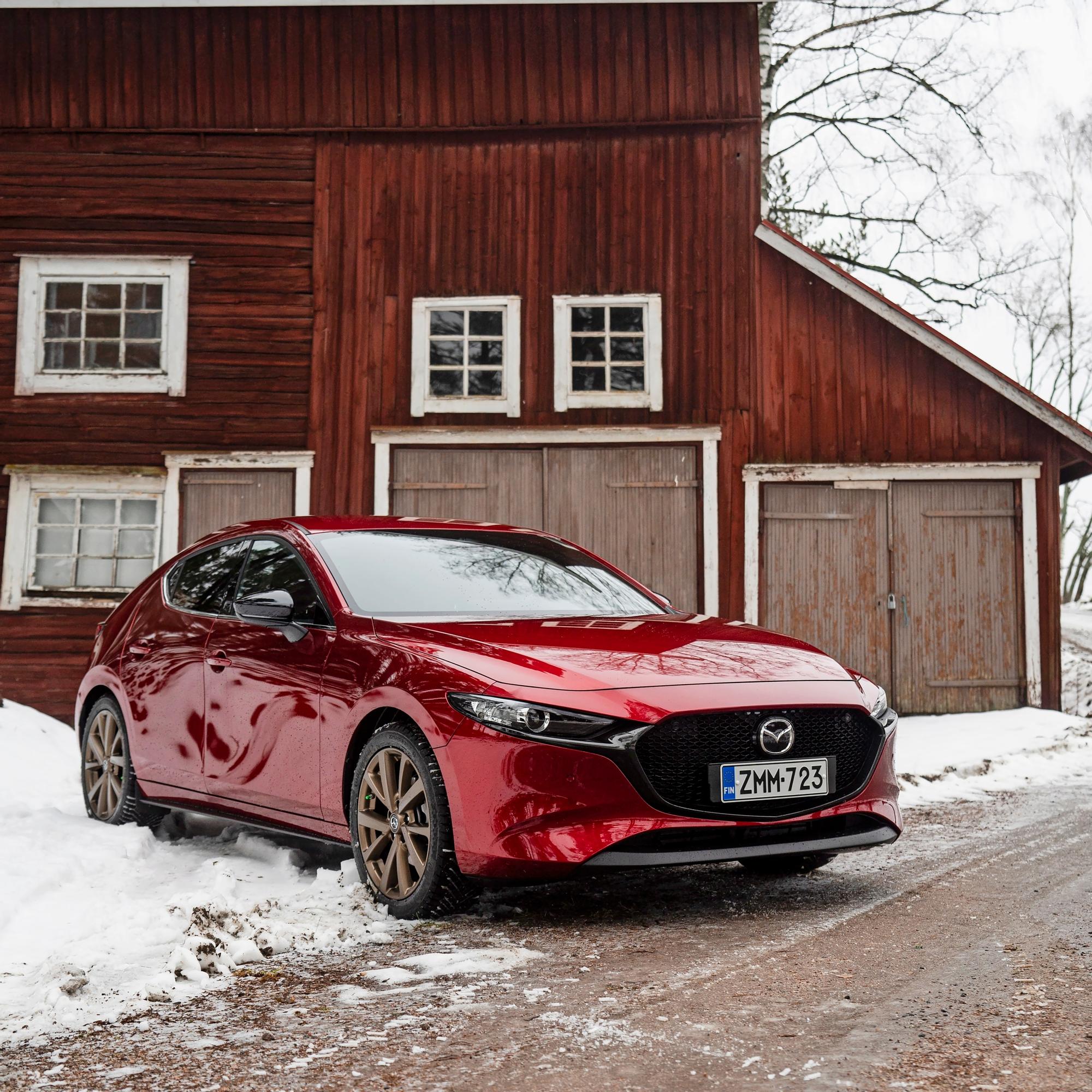 Keppi käteen ota! Mazda 3 on eksoottinen auto – Vaihteisto on nautinnollisen herkkä ja moottorissa on sitä jotakin