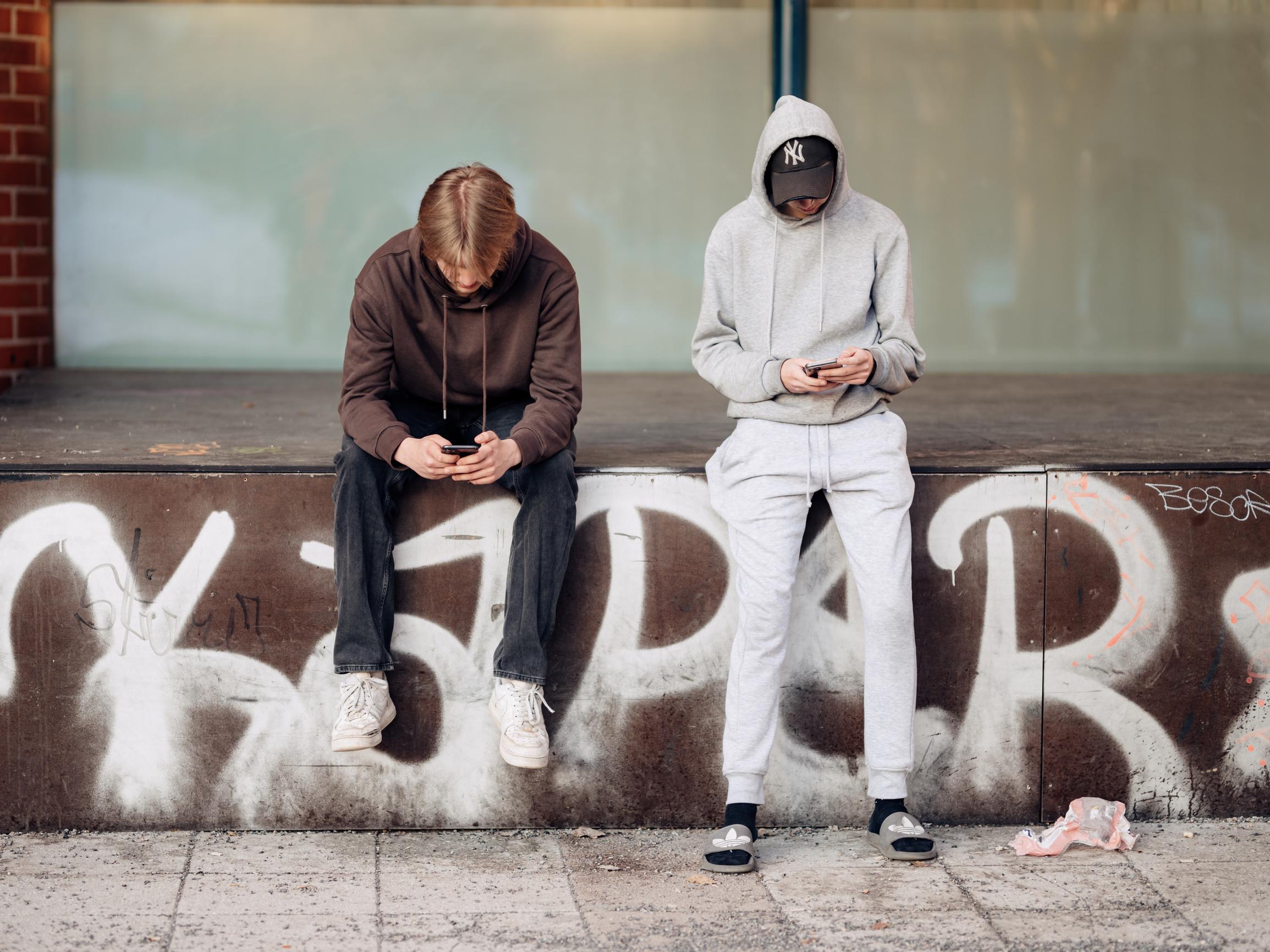 Nyt puhuvat nuoret, jotka hengailevat kaupungilla: ”Nämä ovat ne parhaat hetket, jotka meille jää”