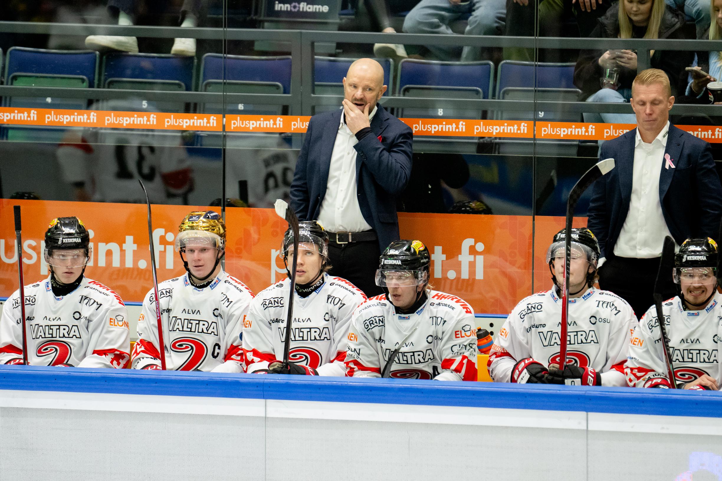 Liigan alkukauden sensaatiojoukkue leikkii tulella – Petteri Sihvonen ihmeissään: "Miksi?"