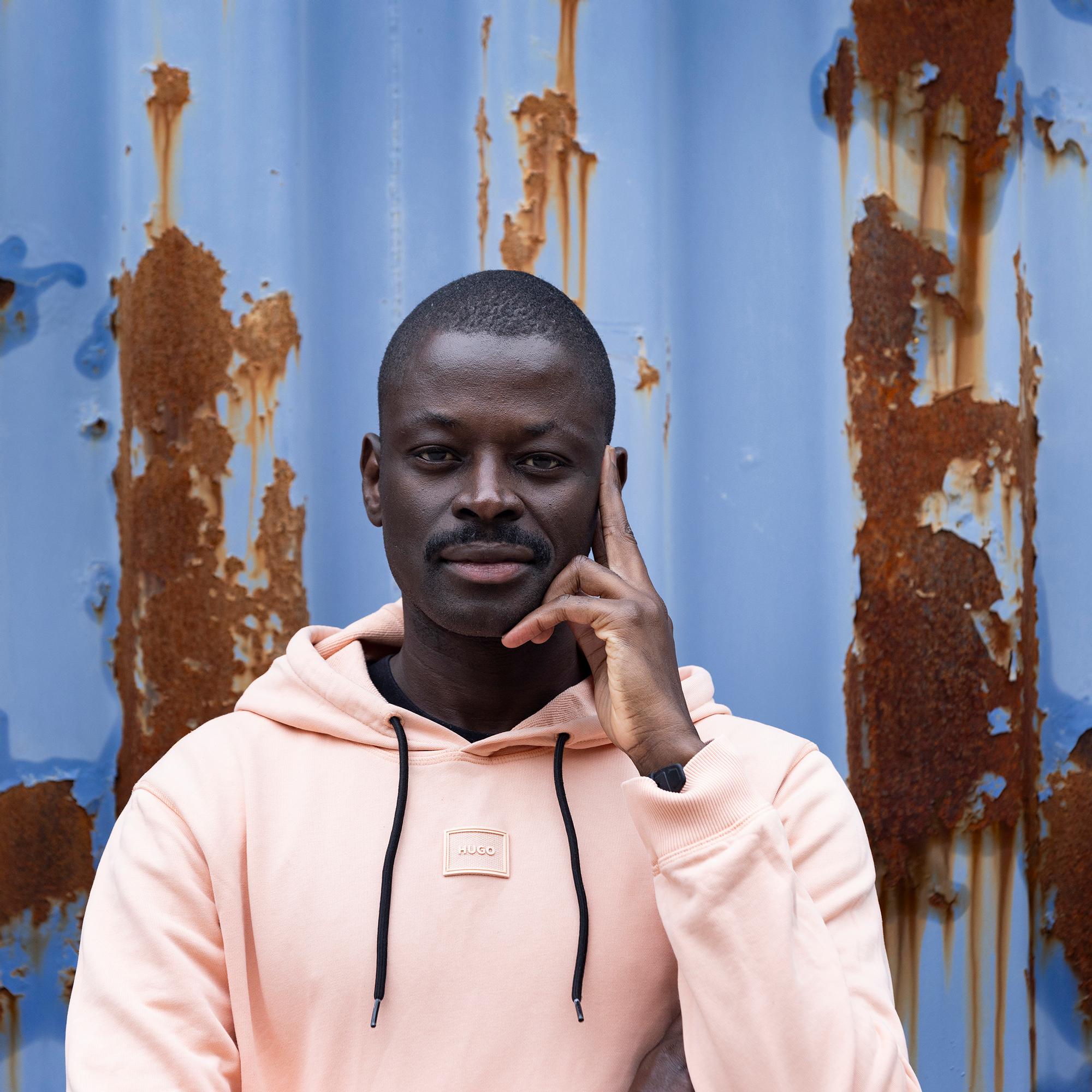Päiväkodissa opettava Paco Diop: Aikuisten pitää kannustaa puhumaan suomea, eikä tarttua kielioppivirheisiin