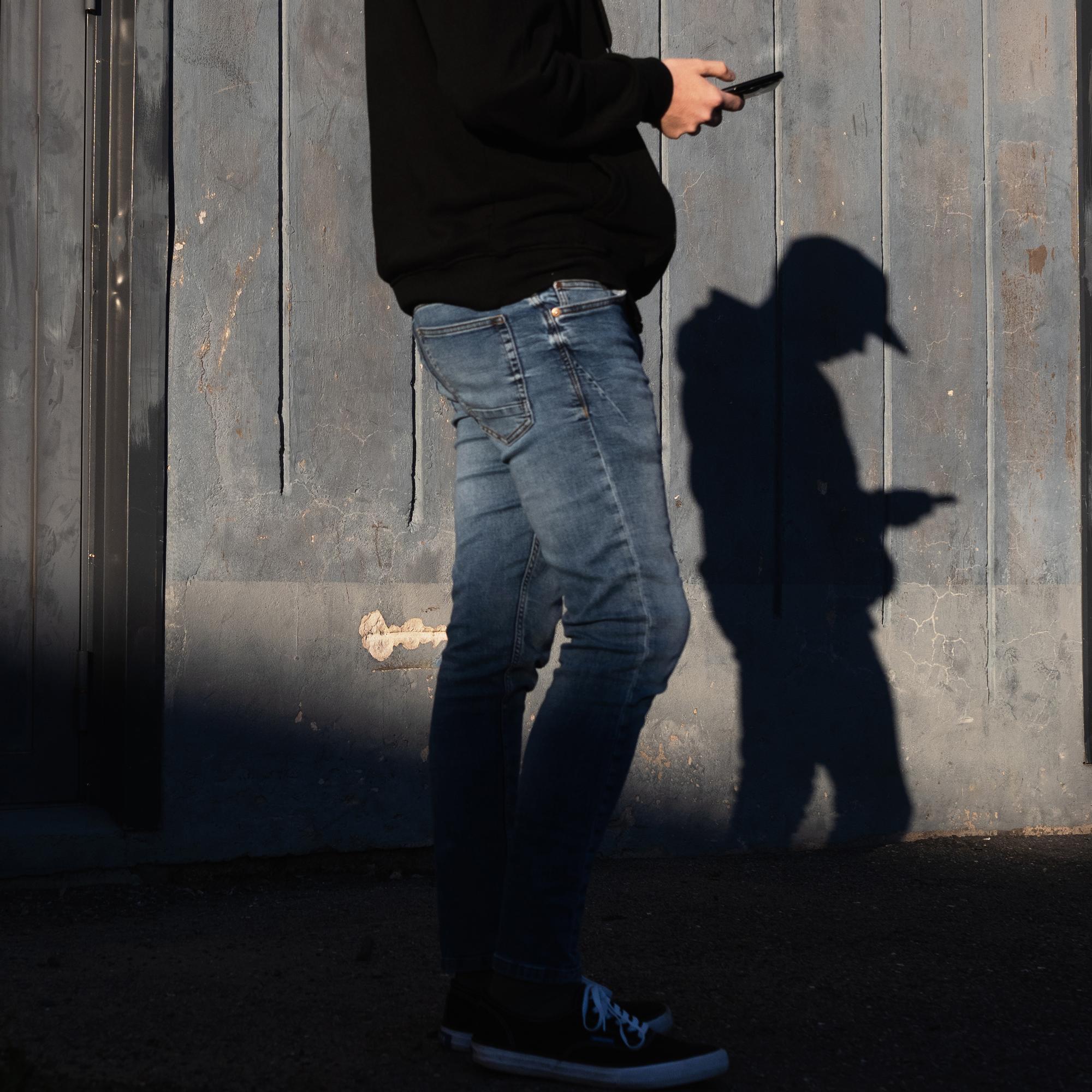 Janne, 17, sulkeutuu koulun jälkeen huoneeseensa katsomaan Youtubea – Tällaista on elää ilman yhtään ystävää