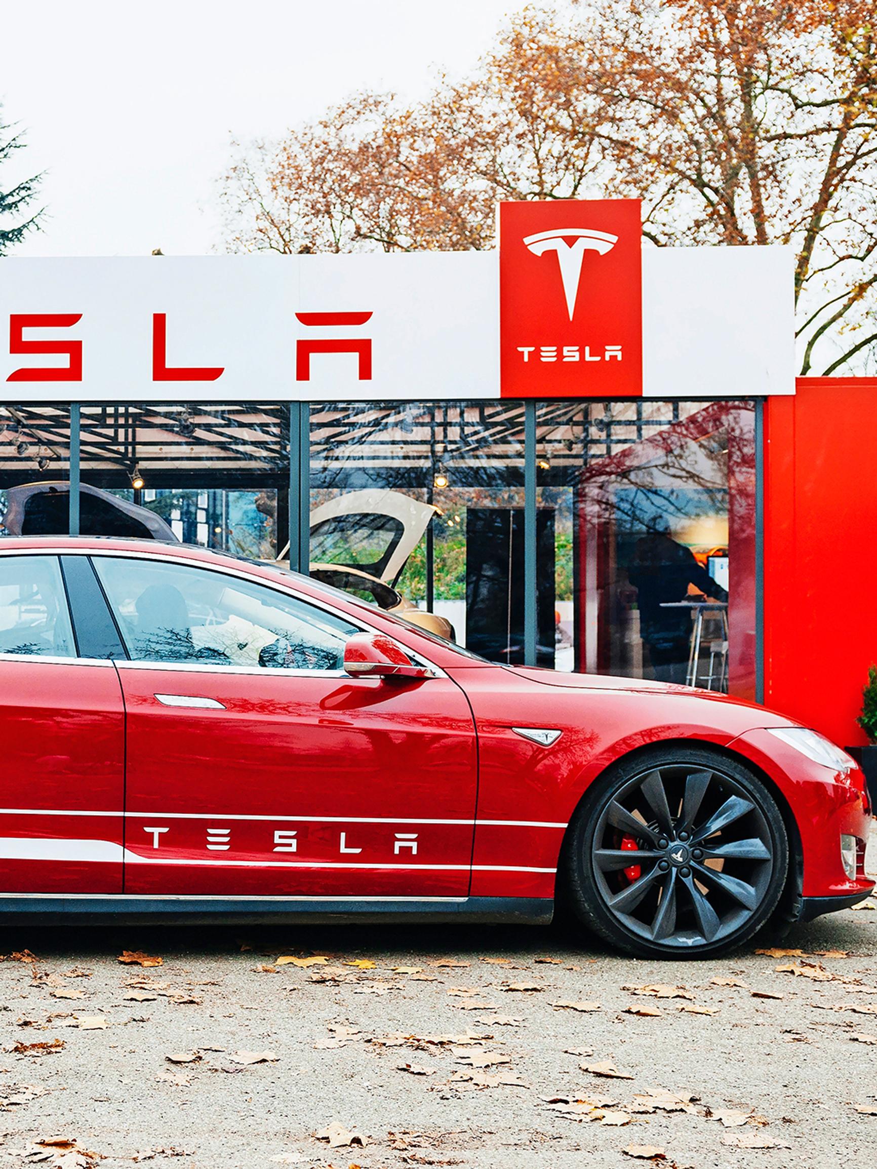 Tämä tullaan muistamaan 2010-luvun autoista – Mitä Tesla edellä, muut tekivät saman perässä, mutta paremmin – Muistatko nämä vuosikymmen ikonit?