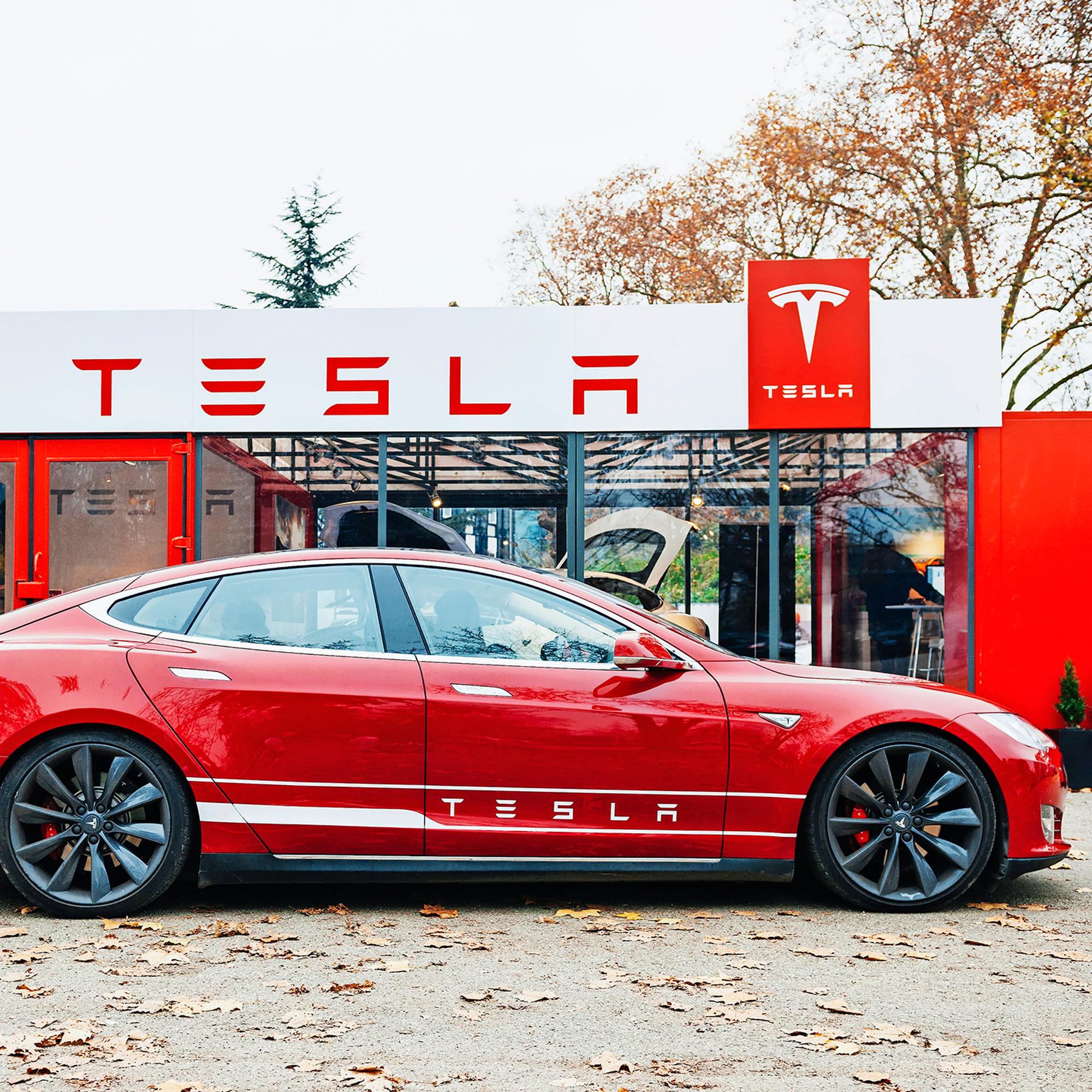 Tämä tullaan muistamaan 2010-luvun autoista – Mitä Tesla edellä, muut tekivät saman perässä, mutta paremmin – Muistatko nämä vuosikymmen ikonit?