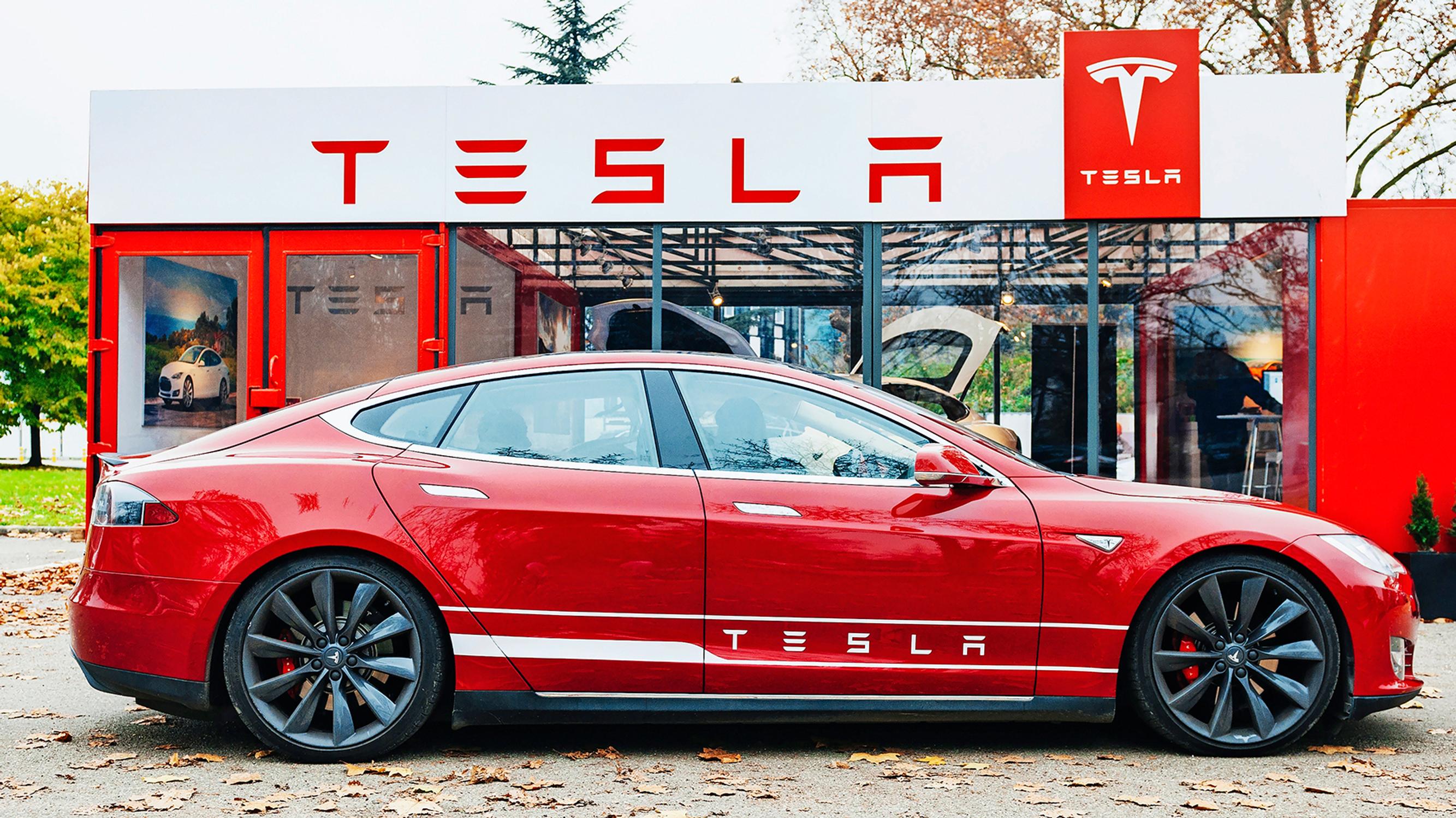 Tämä tullaan muistamaan 2010-luvun autoista – Mitä Tesla edellä, muut tekivät saman perässä, mutta paremmin – Muistatko nämä vuosikymmen ikonit?